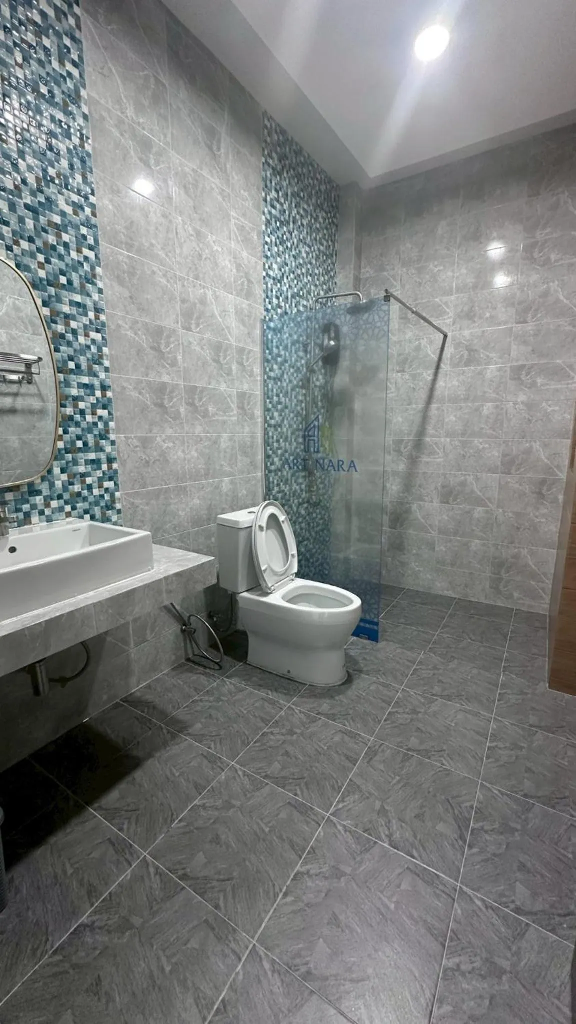 Shower in Art Nara Hotel อาร์ตนรารีสอร์ท