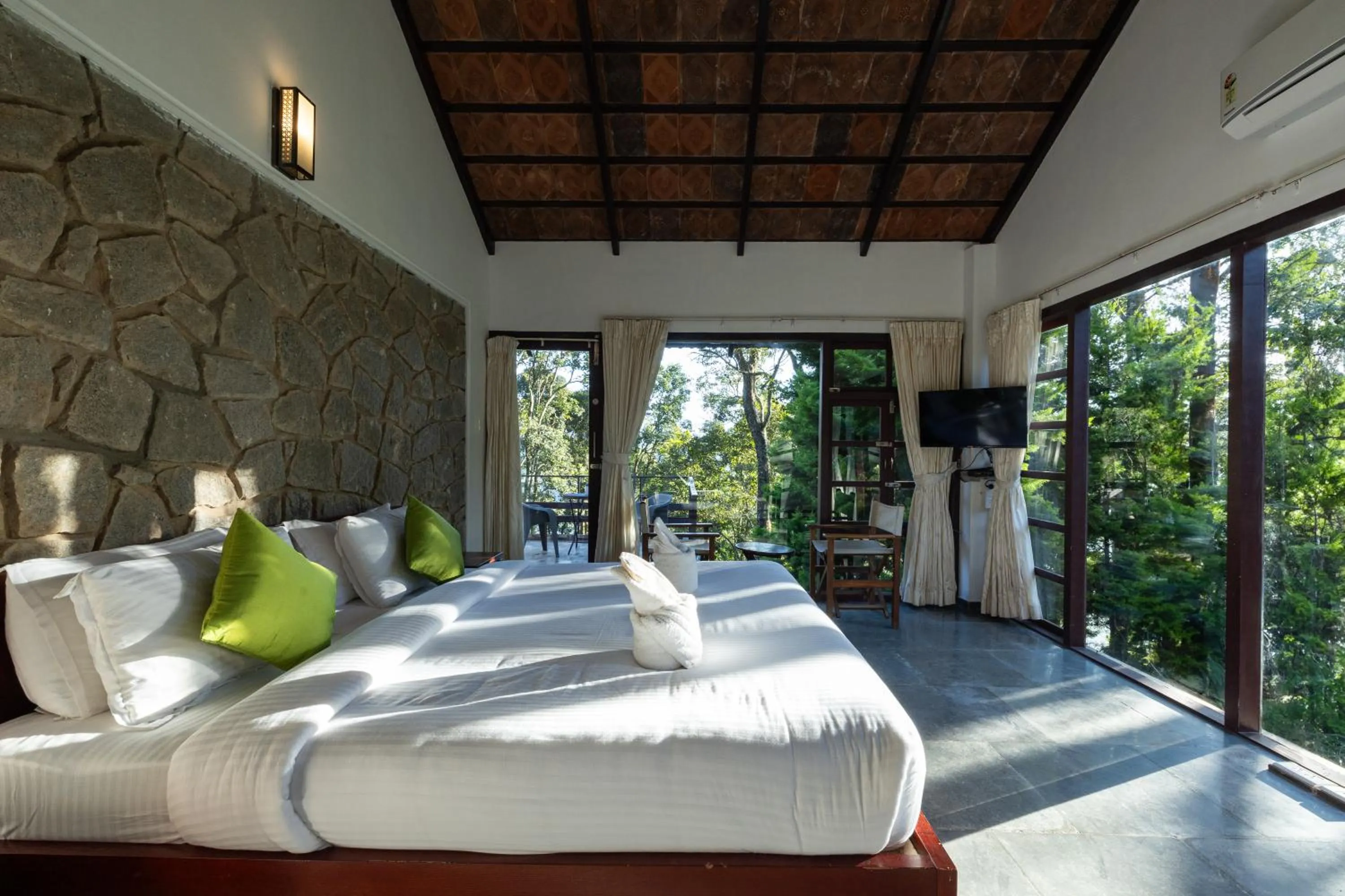 TV and multimedia, Bed in Avadale Munnar (Stag Groups Not Allowed)