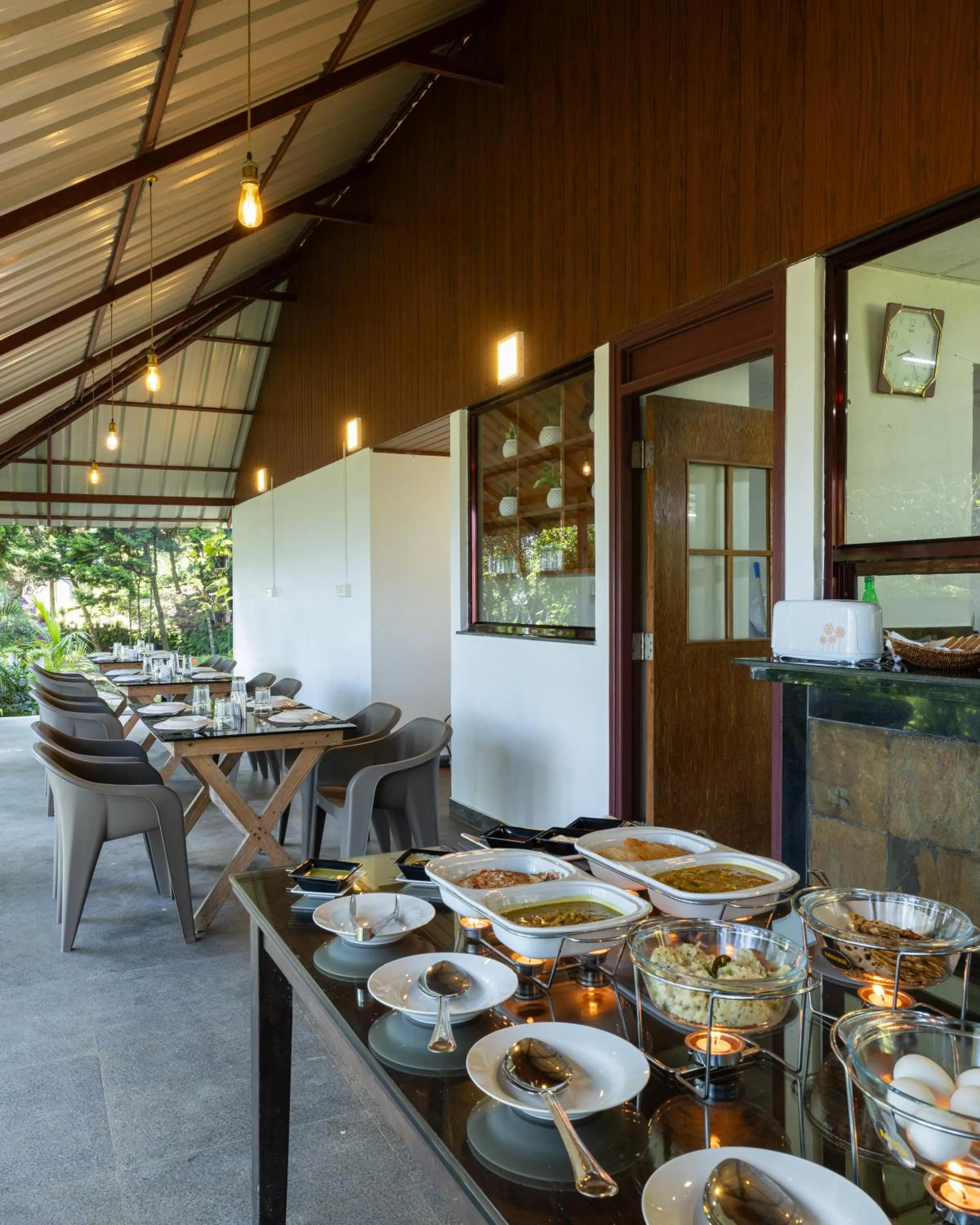 Restaurant/places to eat in Avadale Munnar (Stag Groups Not Allowed)