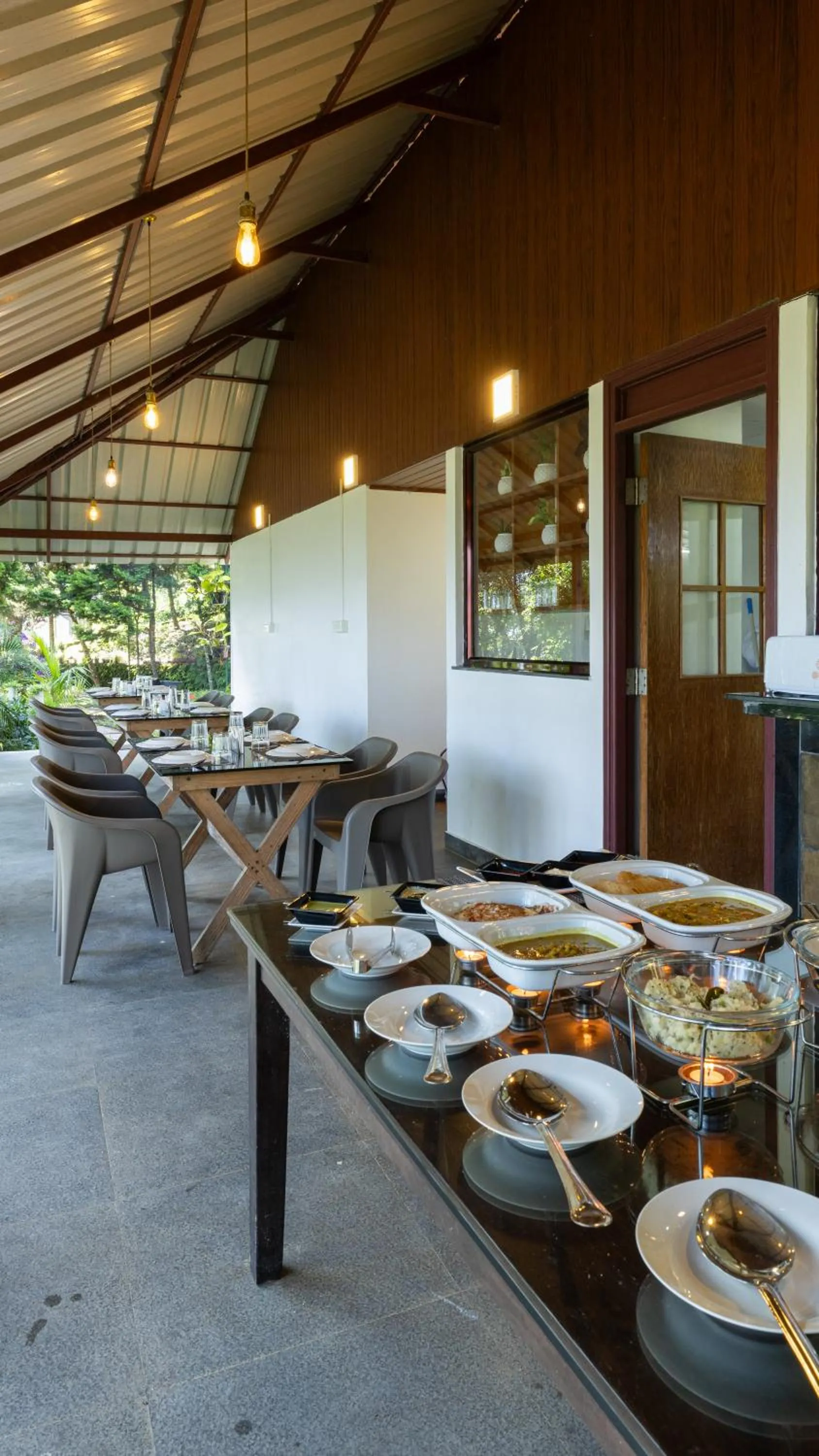 Restaurant/places to eat in Avadale Munnar (Stag Groups Not Allowed)