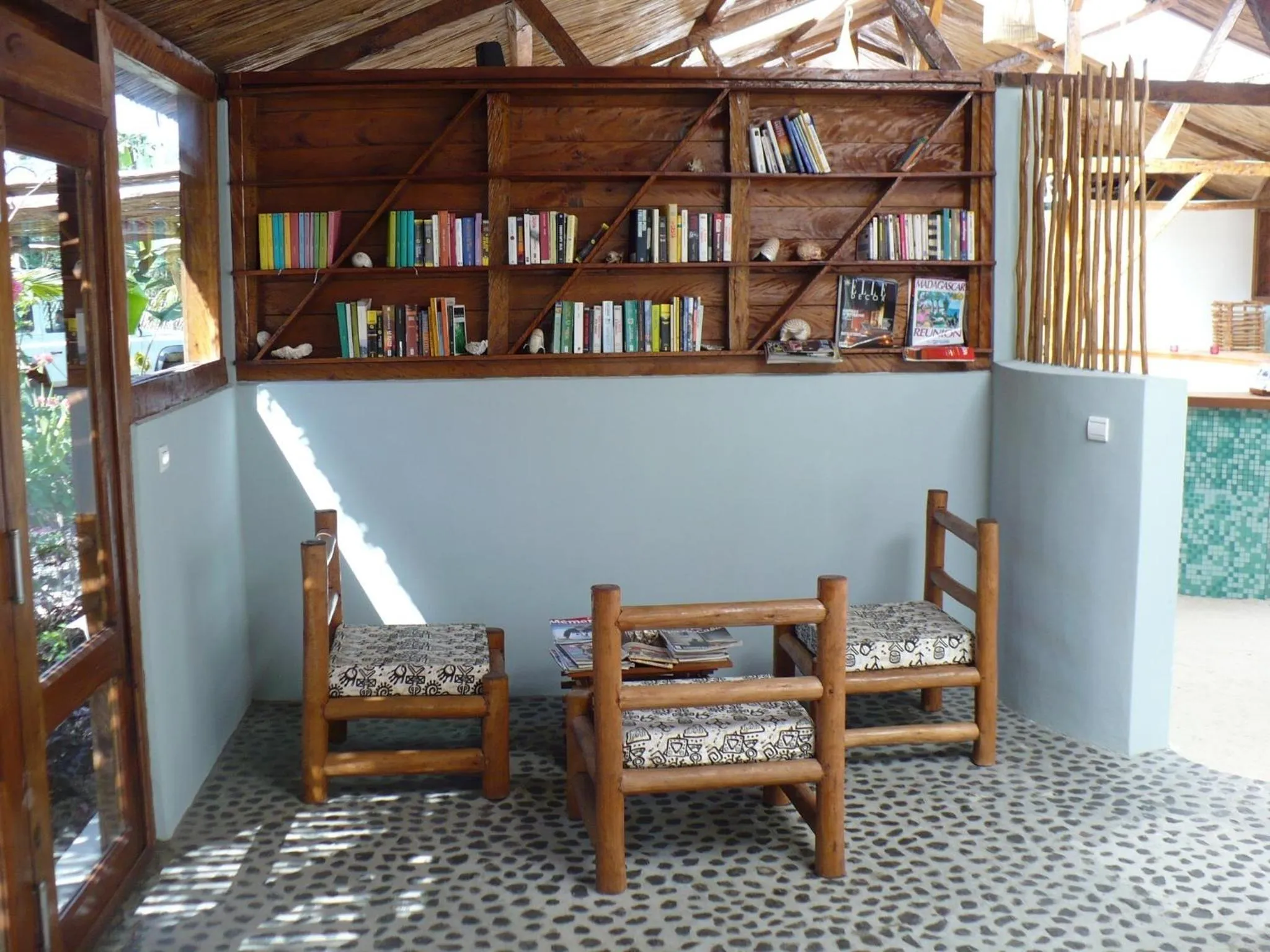 Library in Hotel Ecolodge Riake Resort & Villa