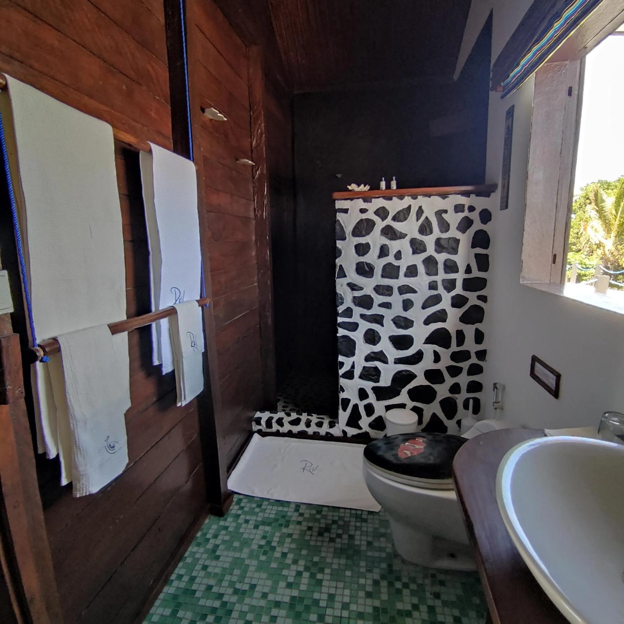 Shower in Hotel Ecolodge Riake Resort & Villa