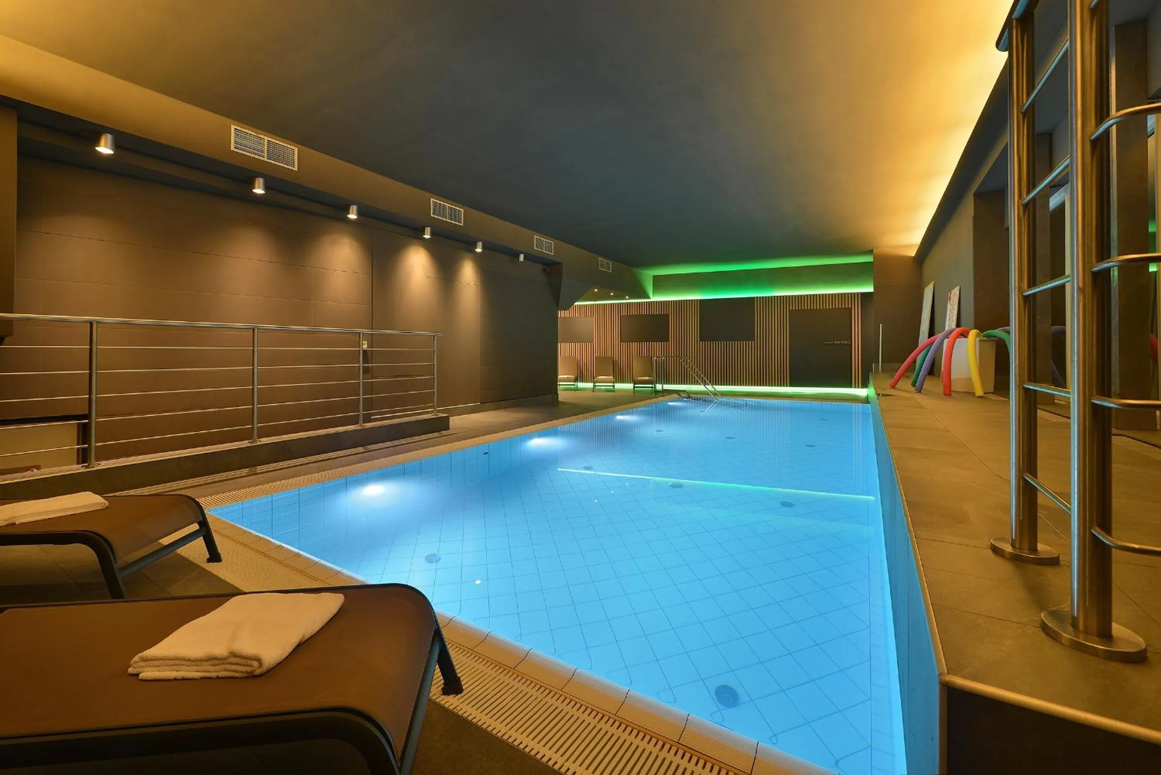 Swimming pool in Chateau Loucen Garden Retreat