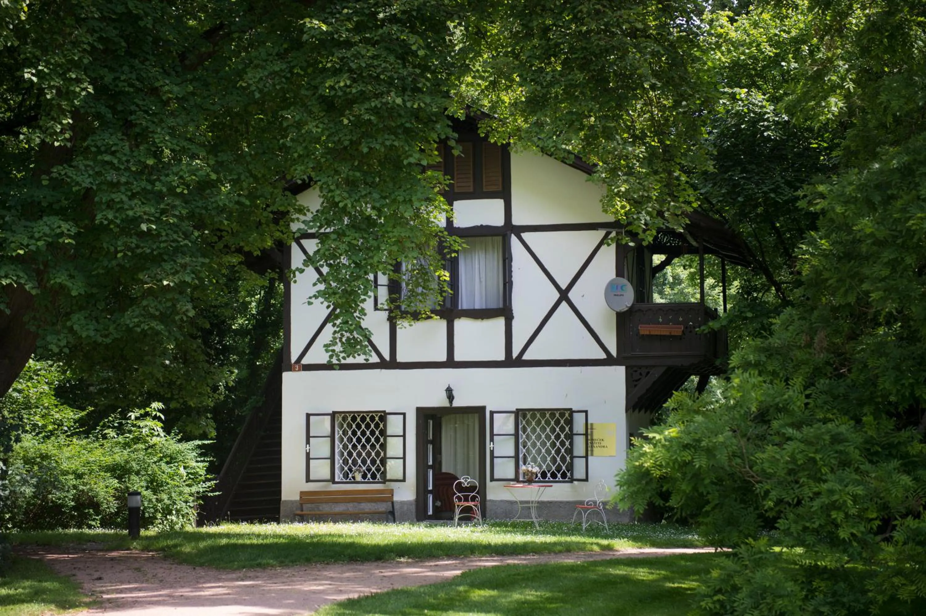 Chateau Loucen Garden Retreat