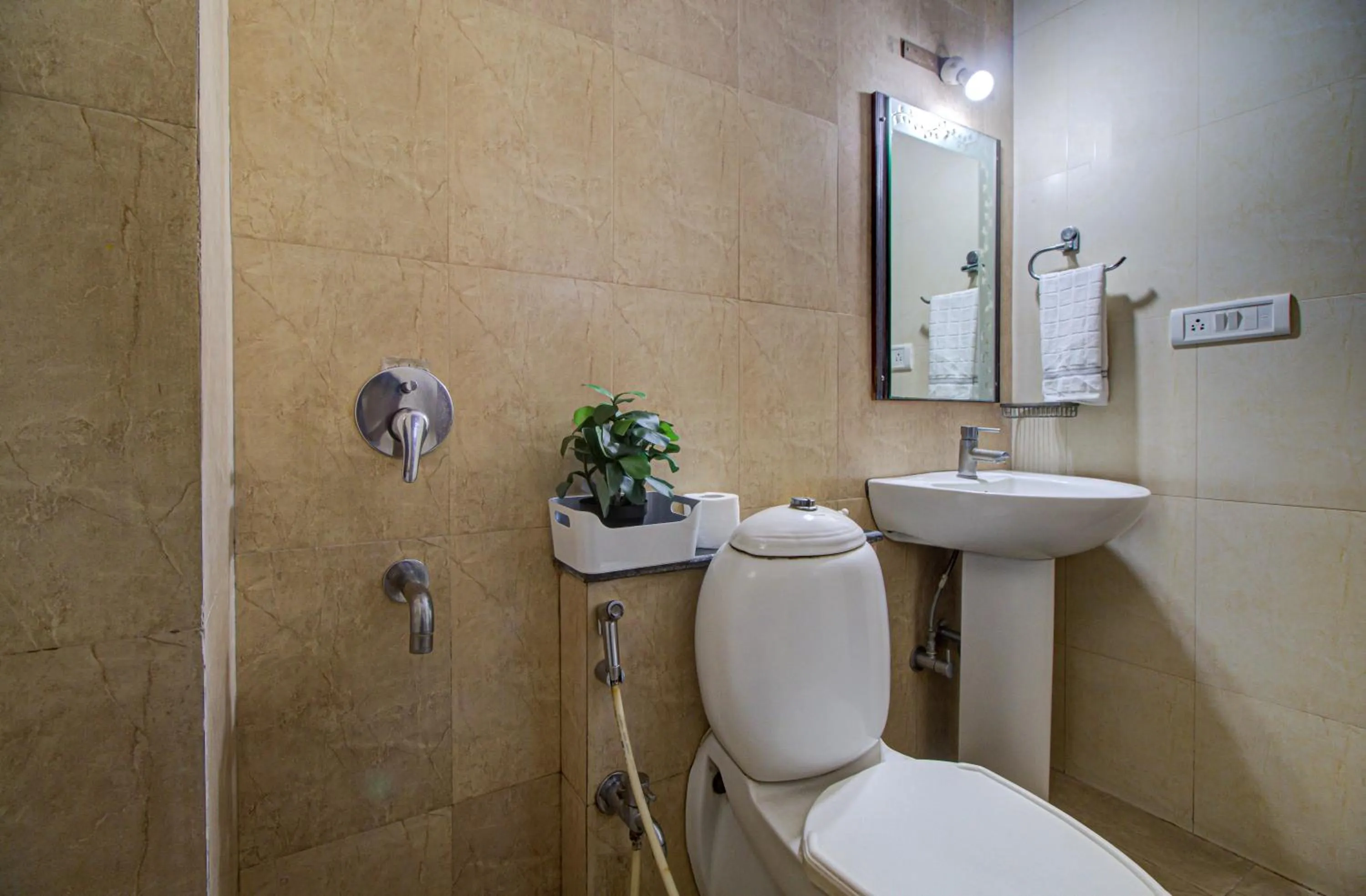 Shower in Hotel Royal Classio, Bangalore