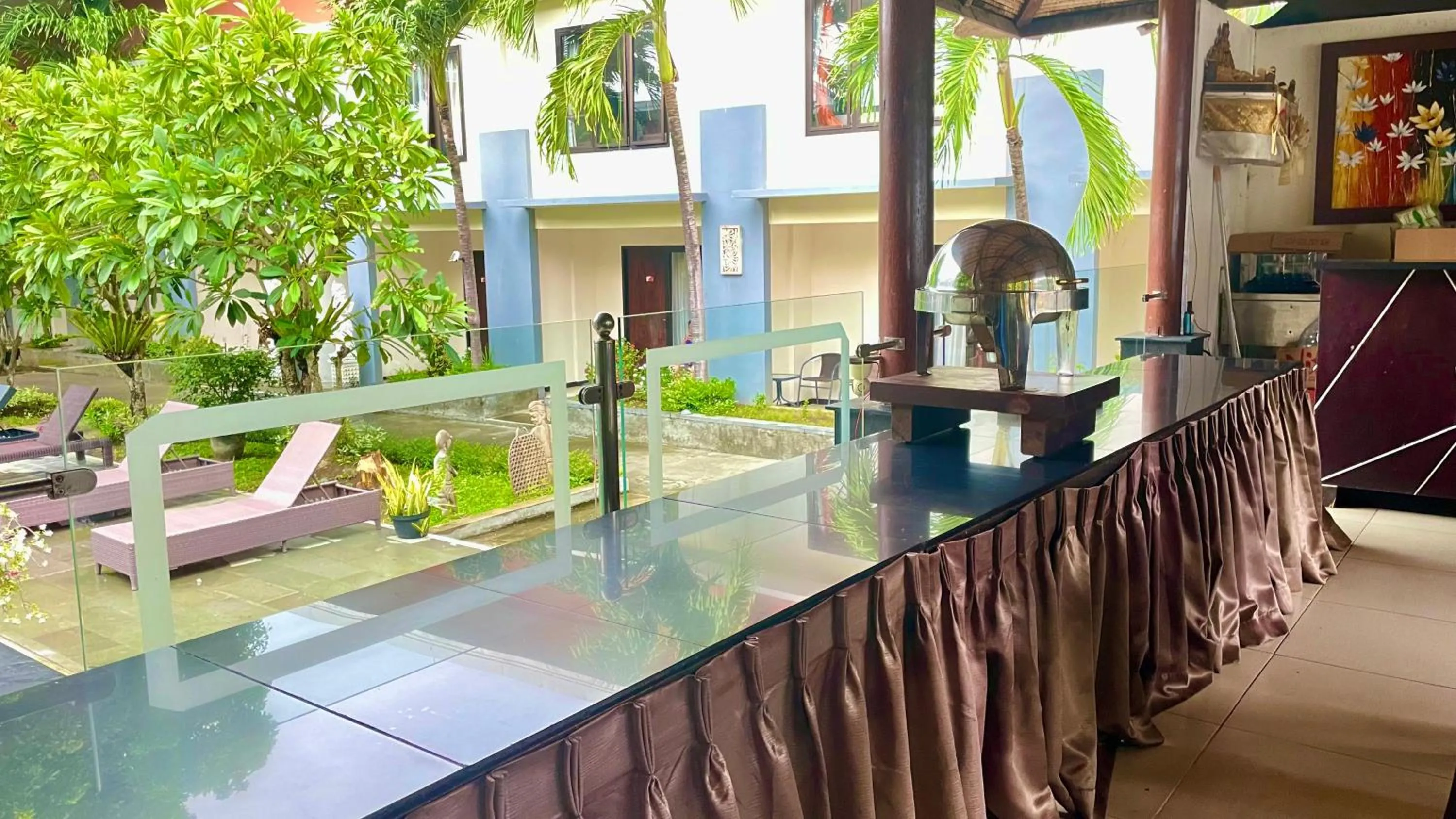 Restaurant/places to eat in Ozz Hotel Kuta Bali