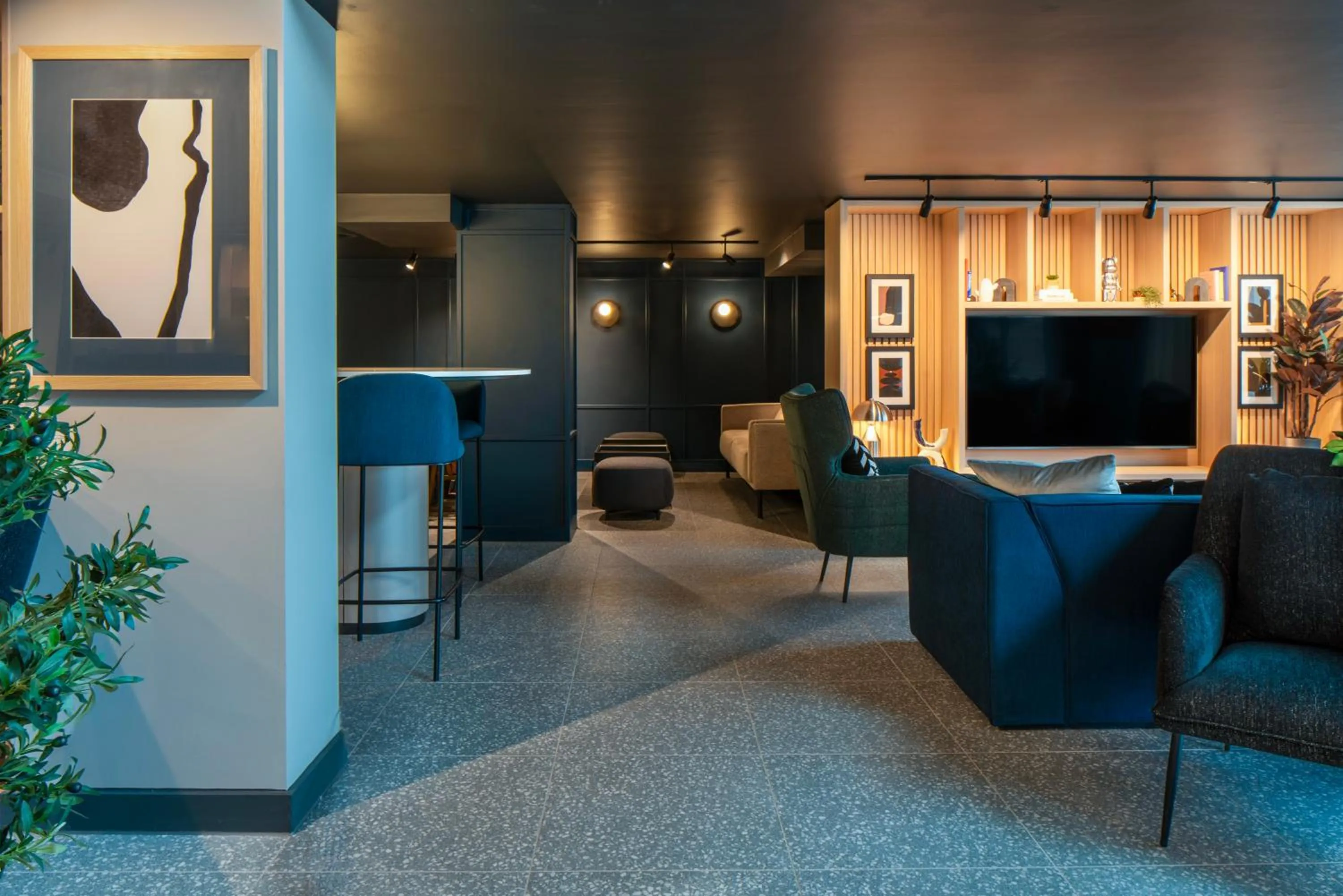 Communal lounge/ TV room in Aparthotel Birmingham