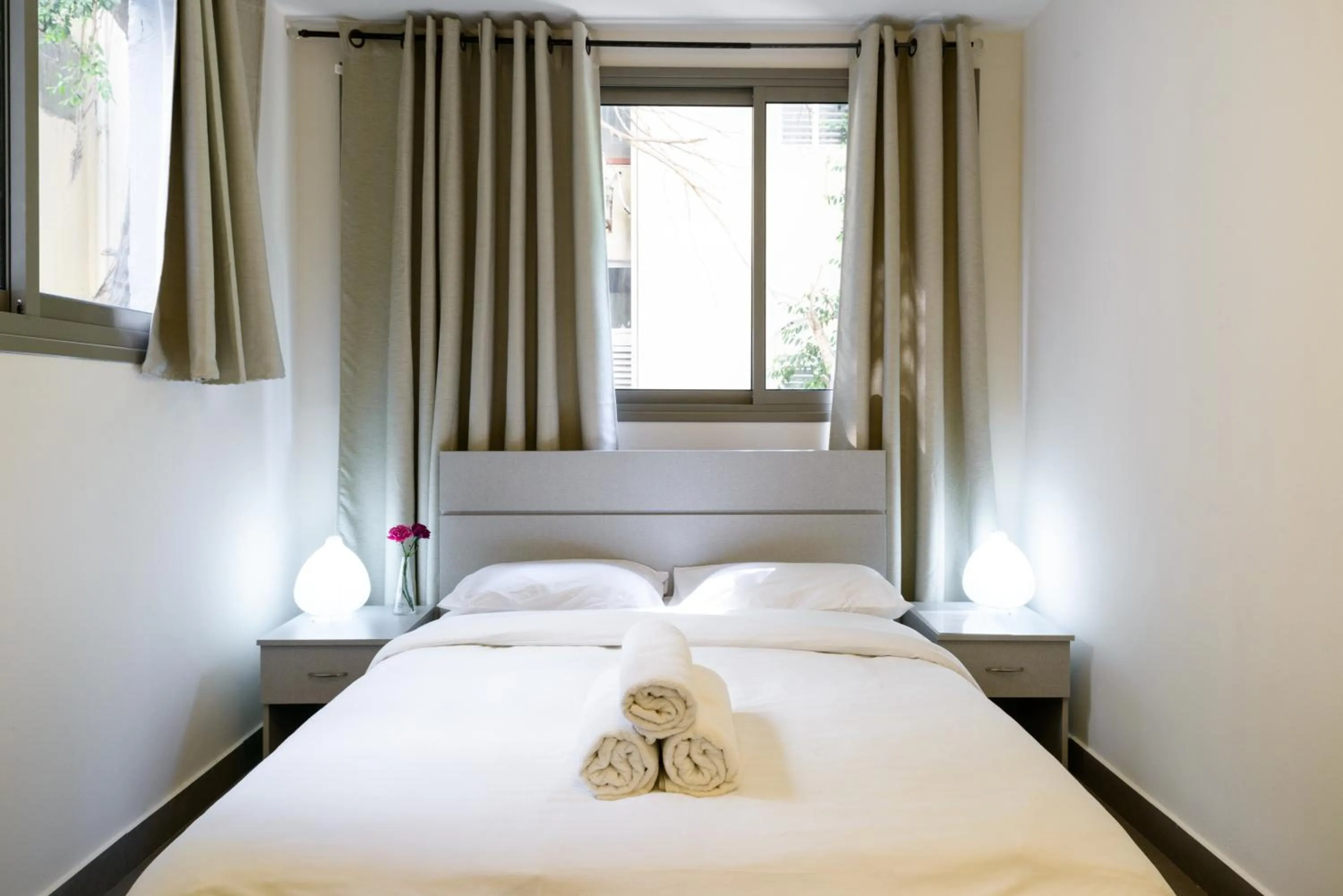 Bed in Dizengoff Inn Apartments