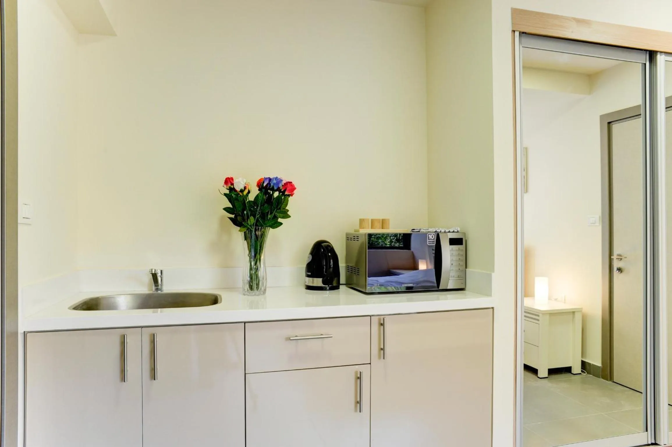 Kitchen or kitchenette in Dizengoff Inn Apartments