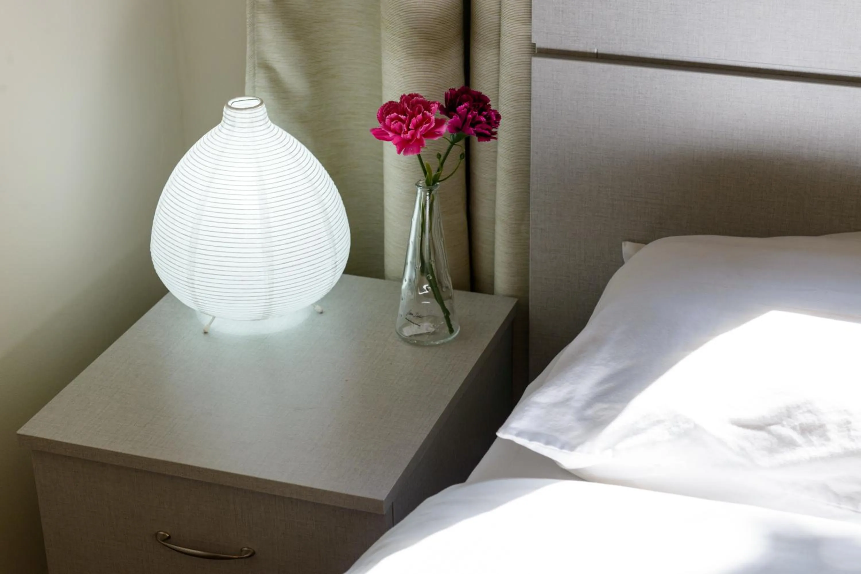 Bed in Dizengoff Inn Apartments