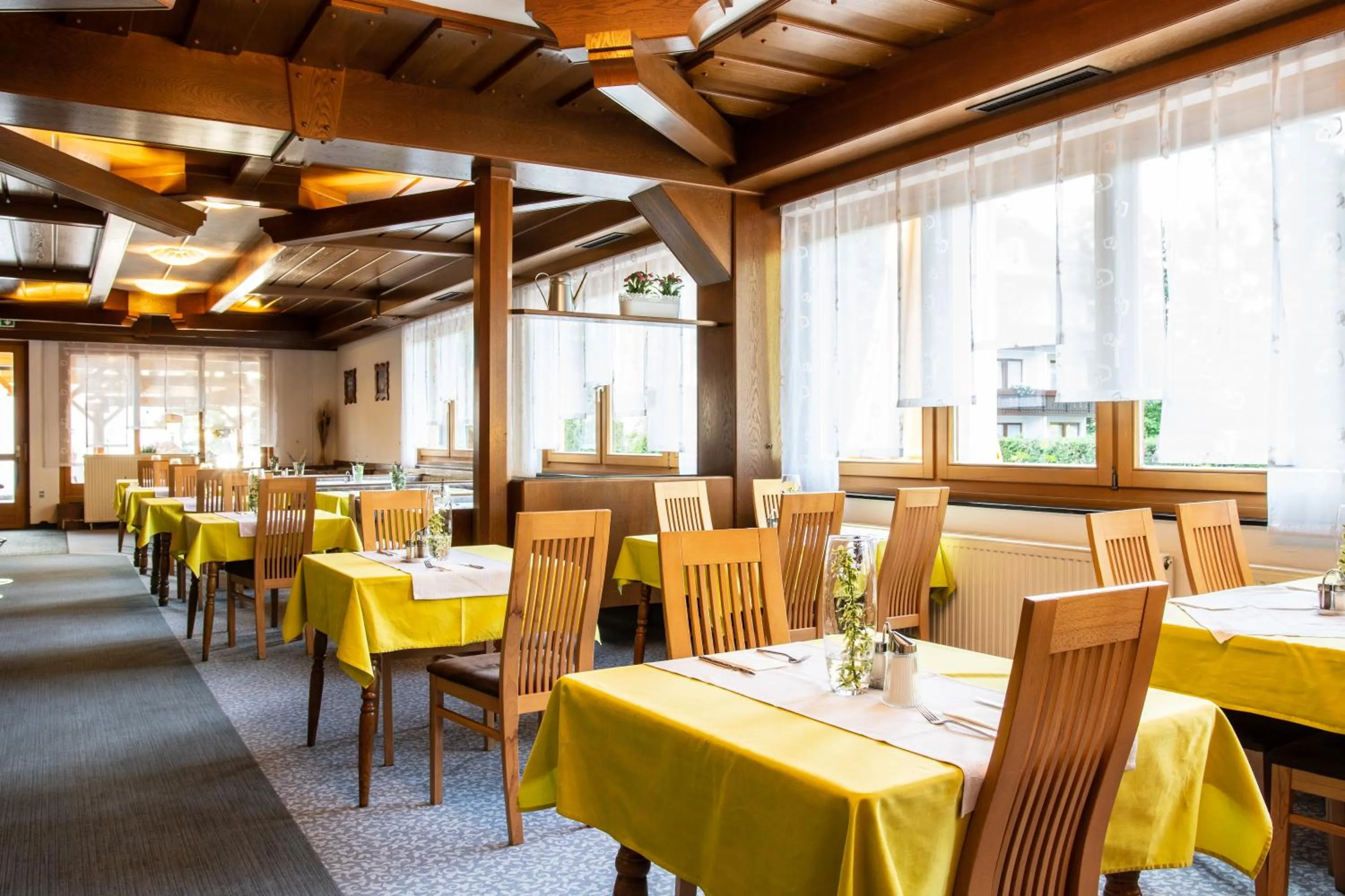 Restaurant/places to eat in Seelacherhof