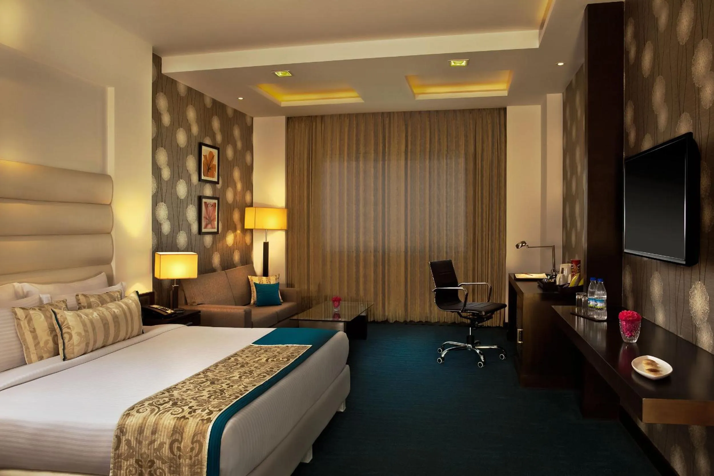 Photo of the whole room, Bed in Golden Tulip Bhiwadi