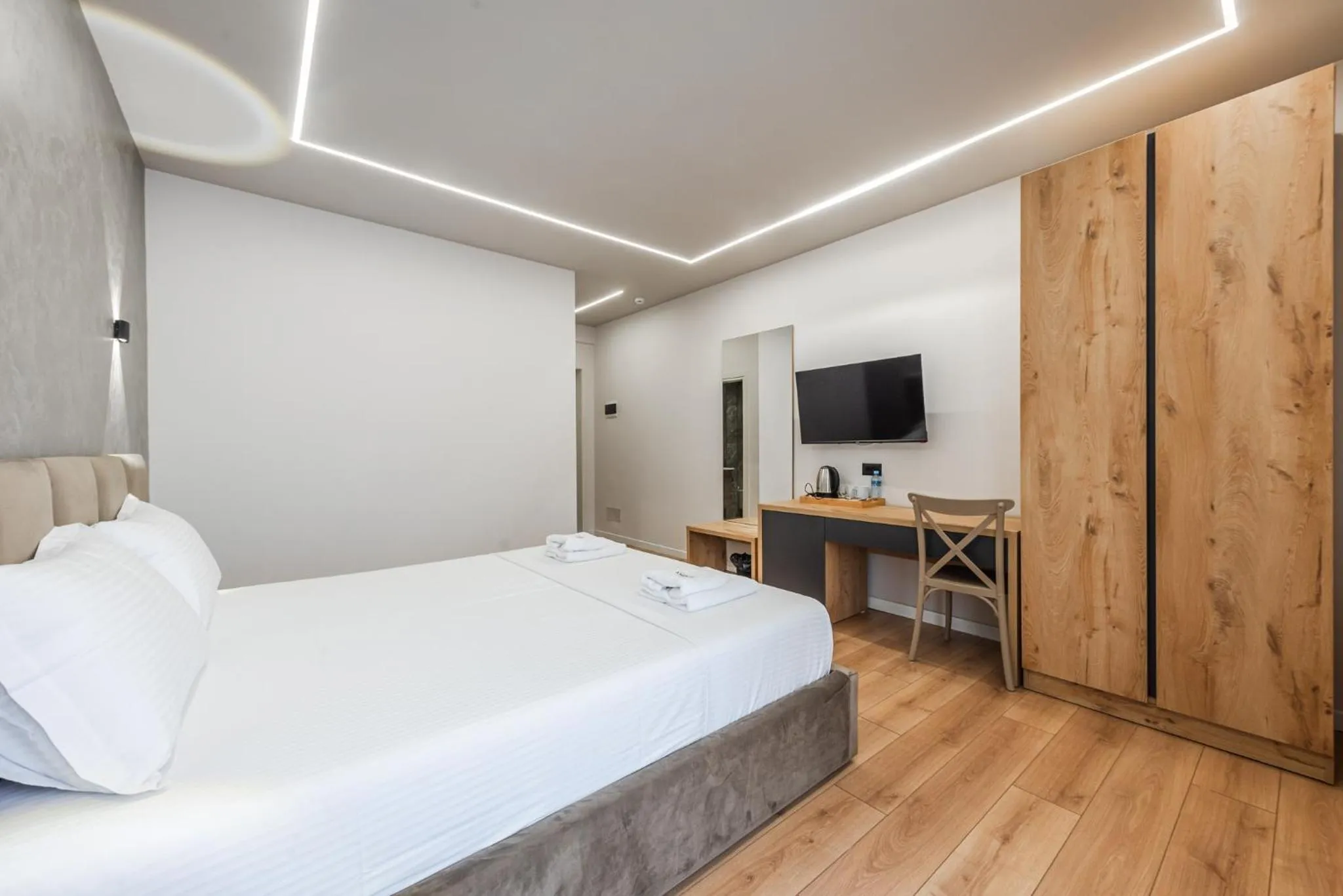 Bed in Relax Inn Hotel Durres