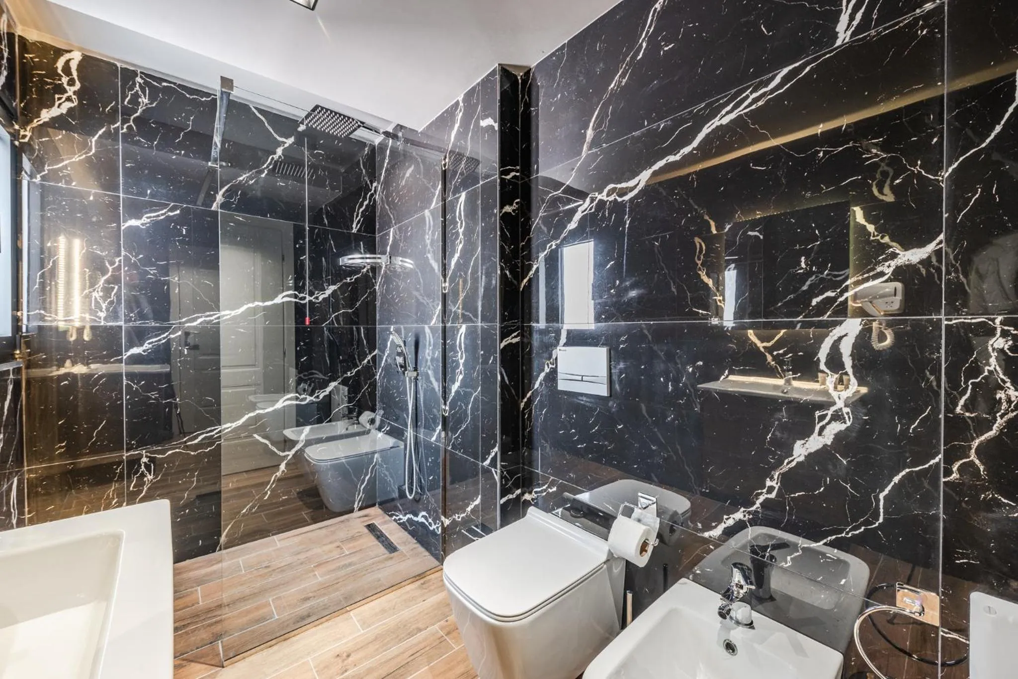 Shower in Relax Inn Hotel Durres