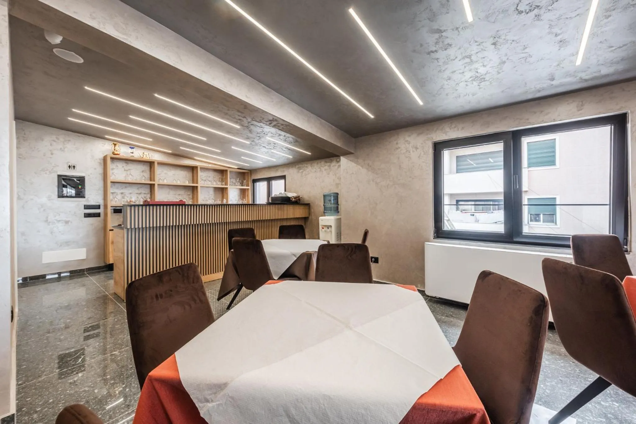 Restaurant/places to eat in Relax Inn Hotel Durres