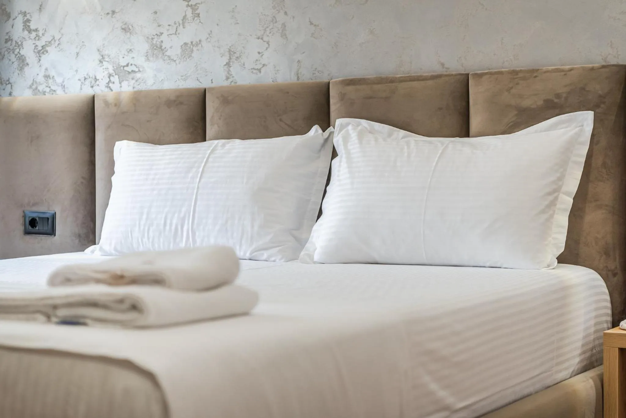 Bed in Relax Inn Hotel Durres