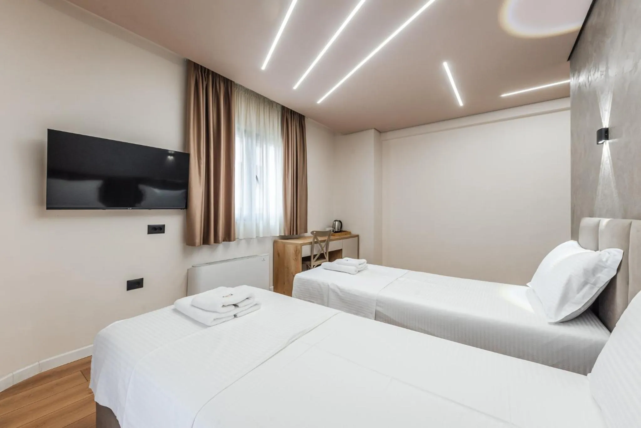 Bed in Relax Inn Hotel Durres