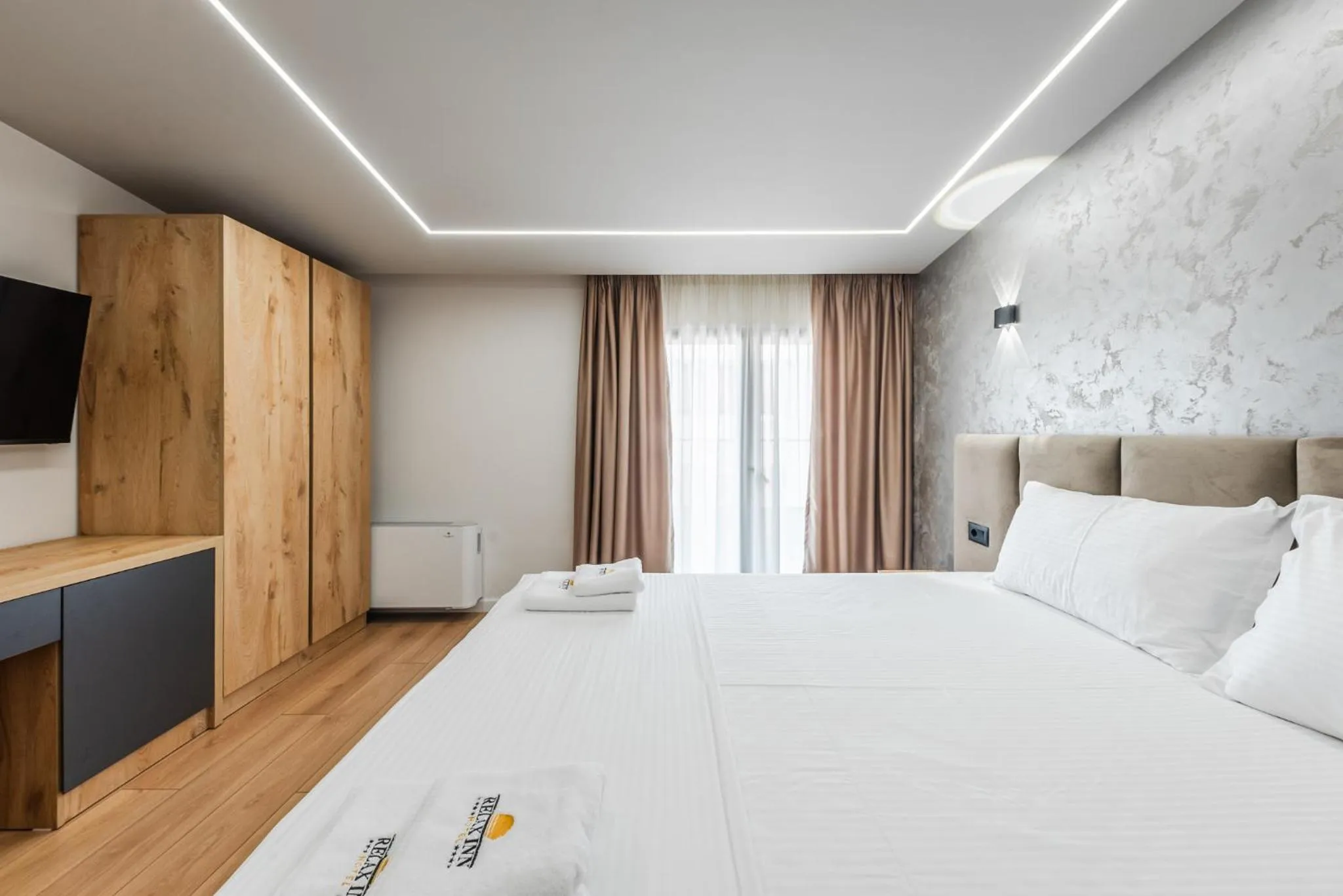 Bed in Relax Inn Hotel Durres