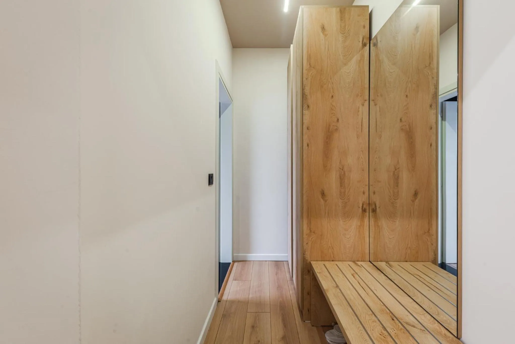 wardrobe in Relax Inn Hotel Durres