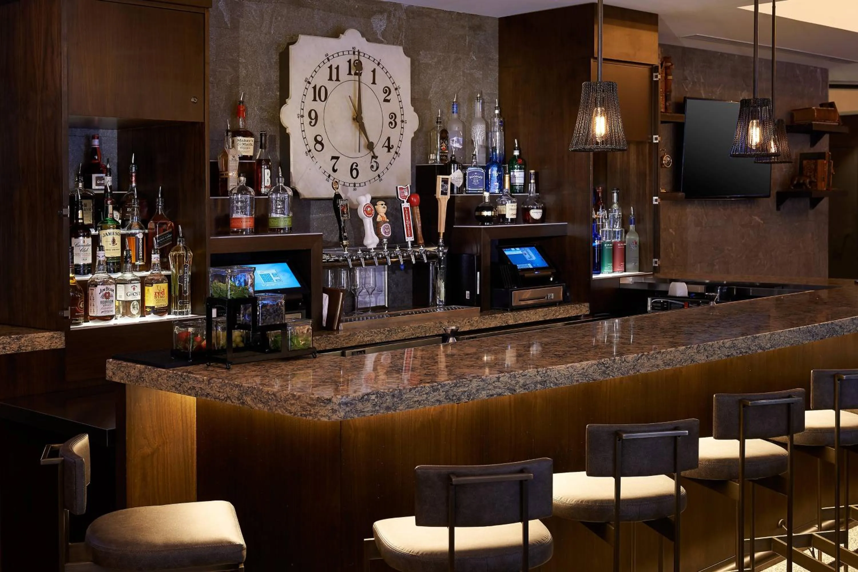 Lounge or bar in Metropolitan at The 9, Autograph Collection