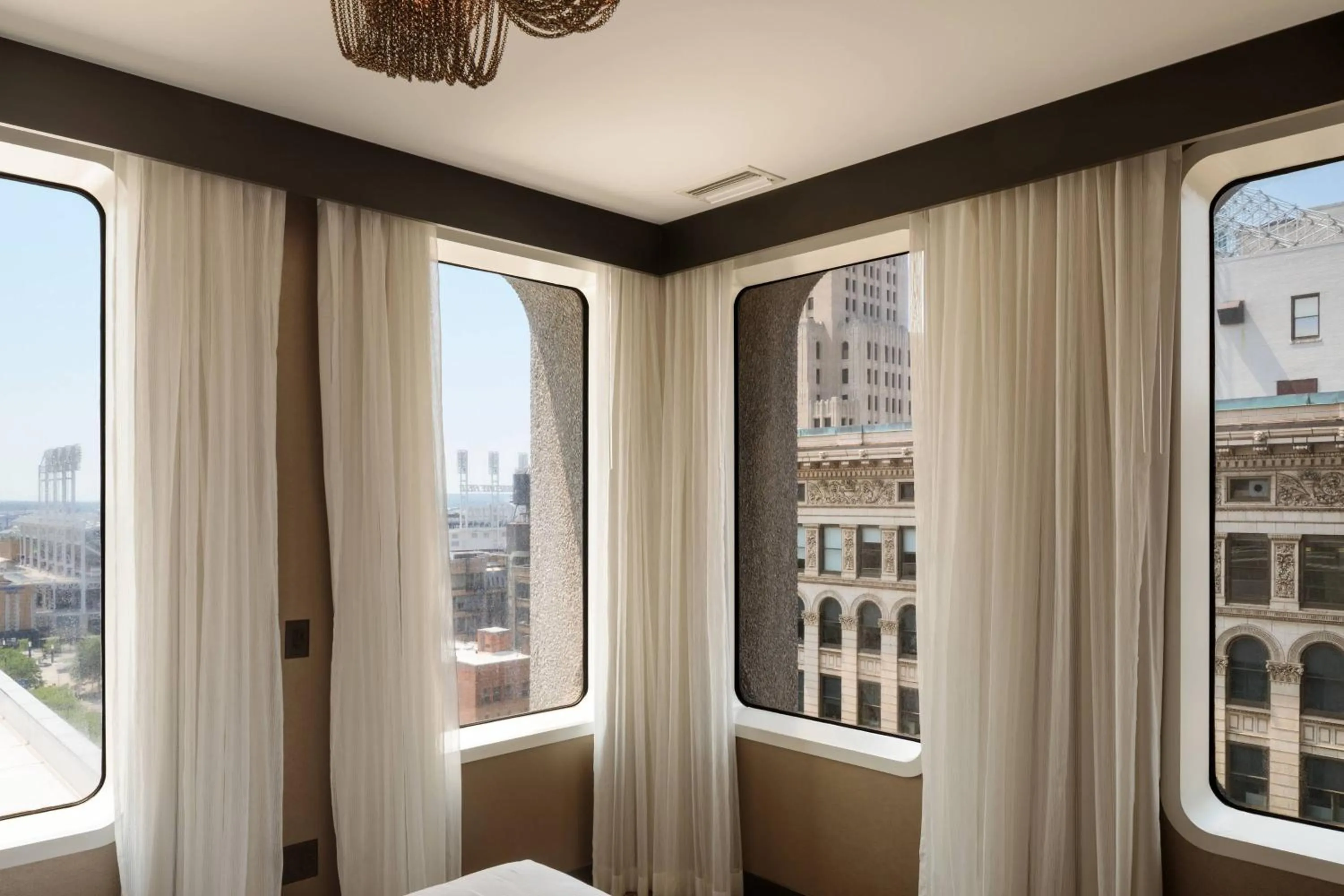 Photo of the whole room in Metropolitan at The 9, Autograph Collection