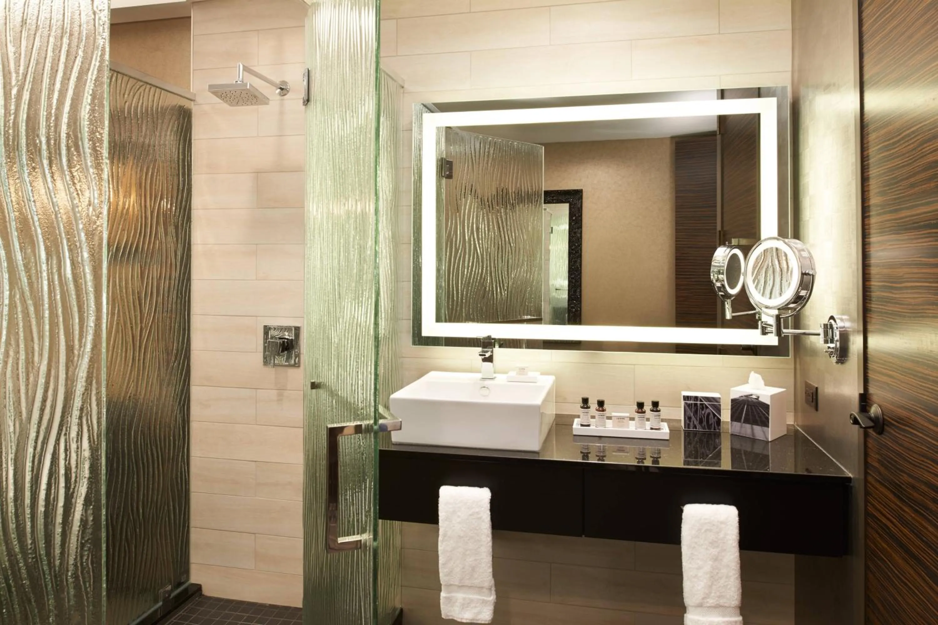 Bathroom in Metropolitan at The 9, Autograph Collection
