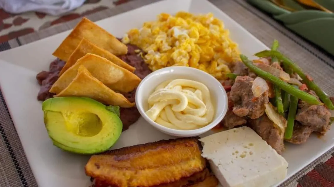 Food and drinks in Hotel El Campanario