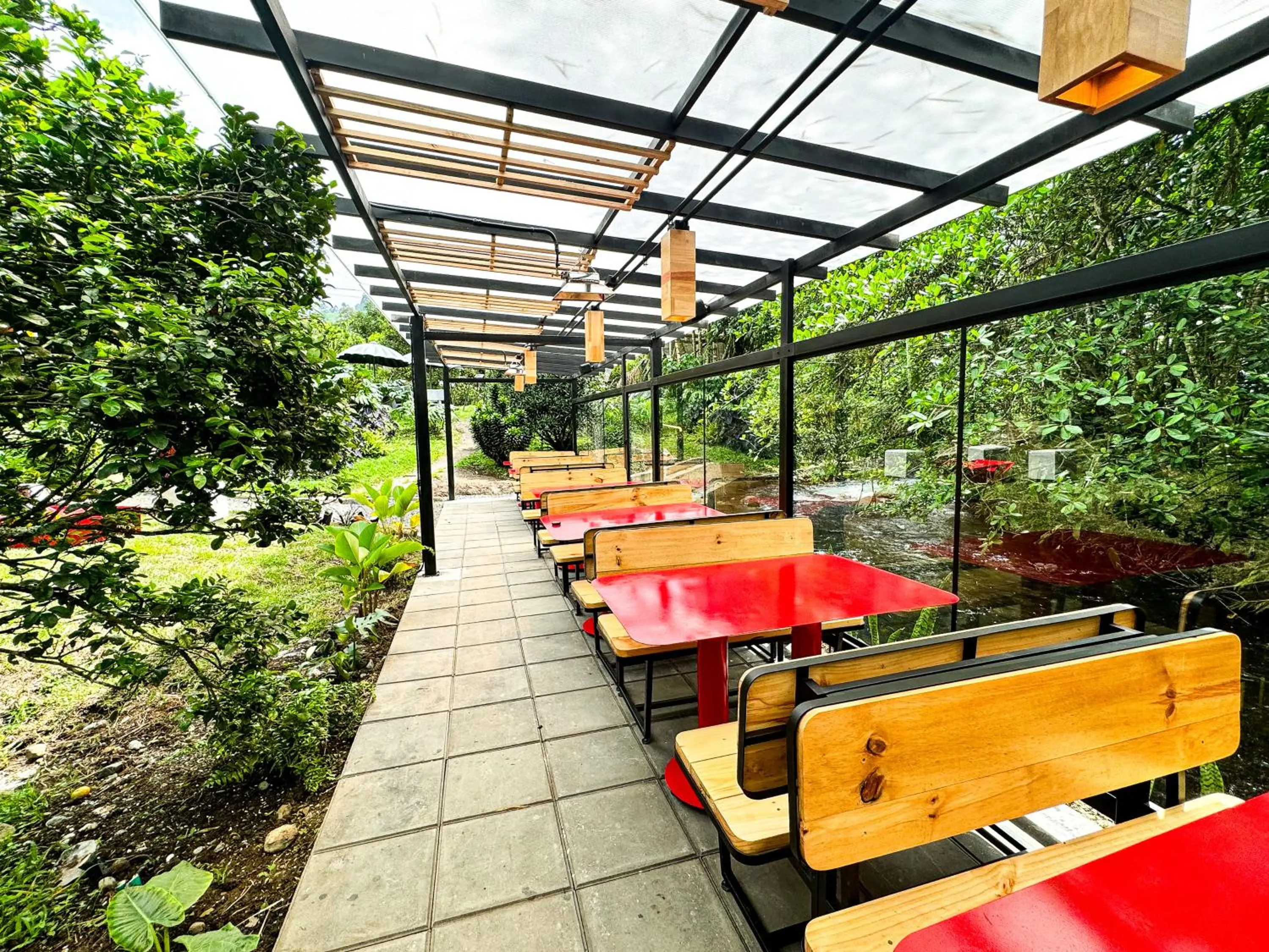 Restaurant/places to eat in Tierra Maravilla