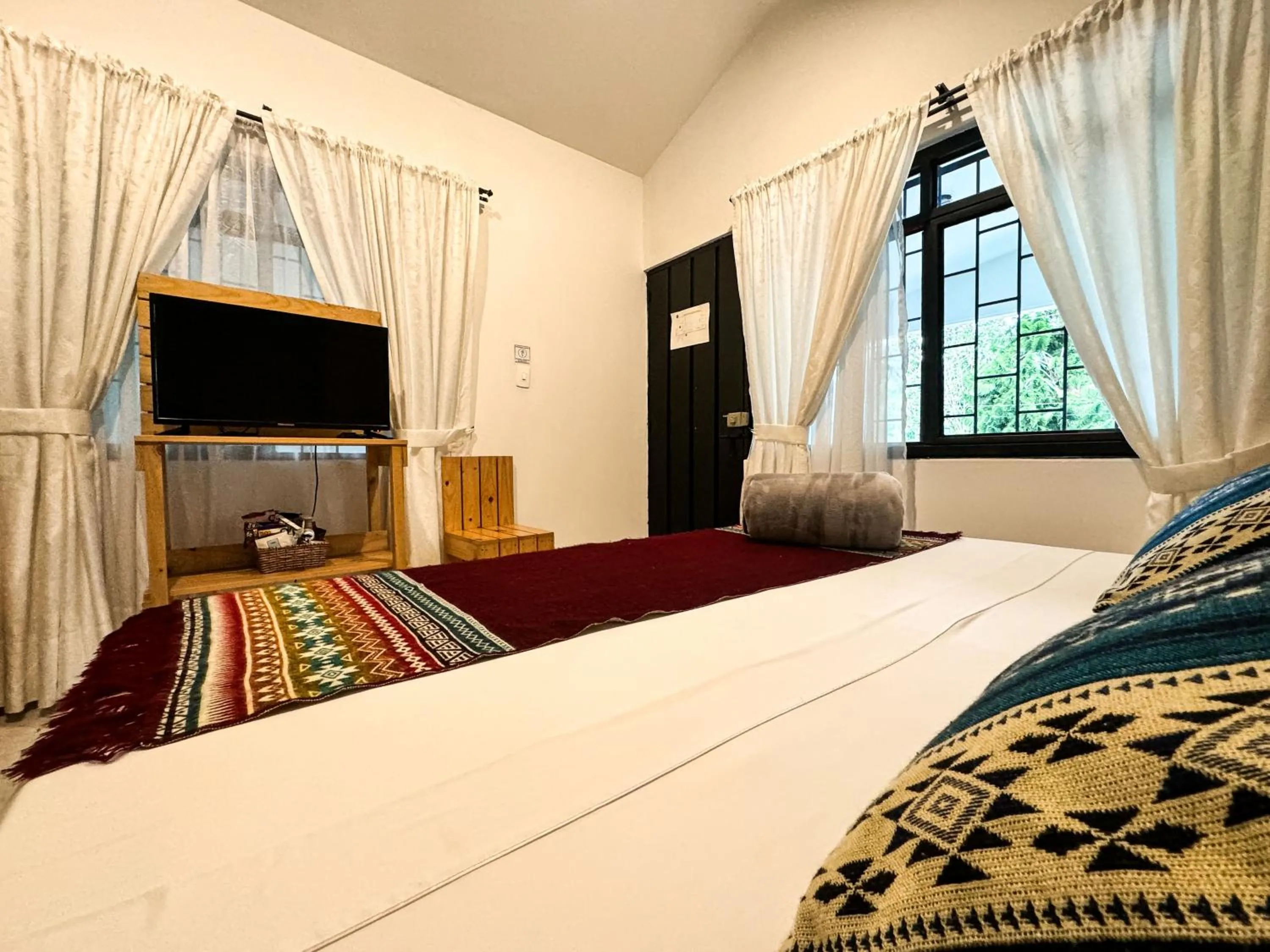 Communal lounge/ TV room in Tierra Maravilla