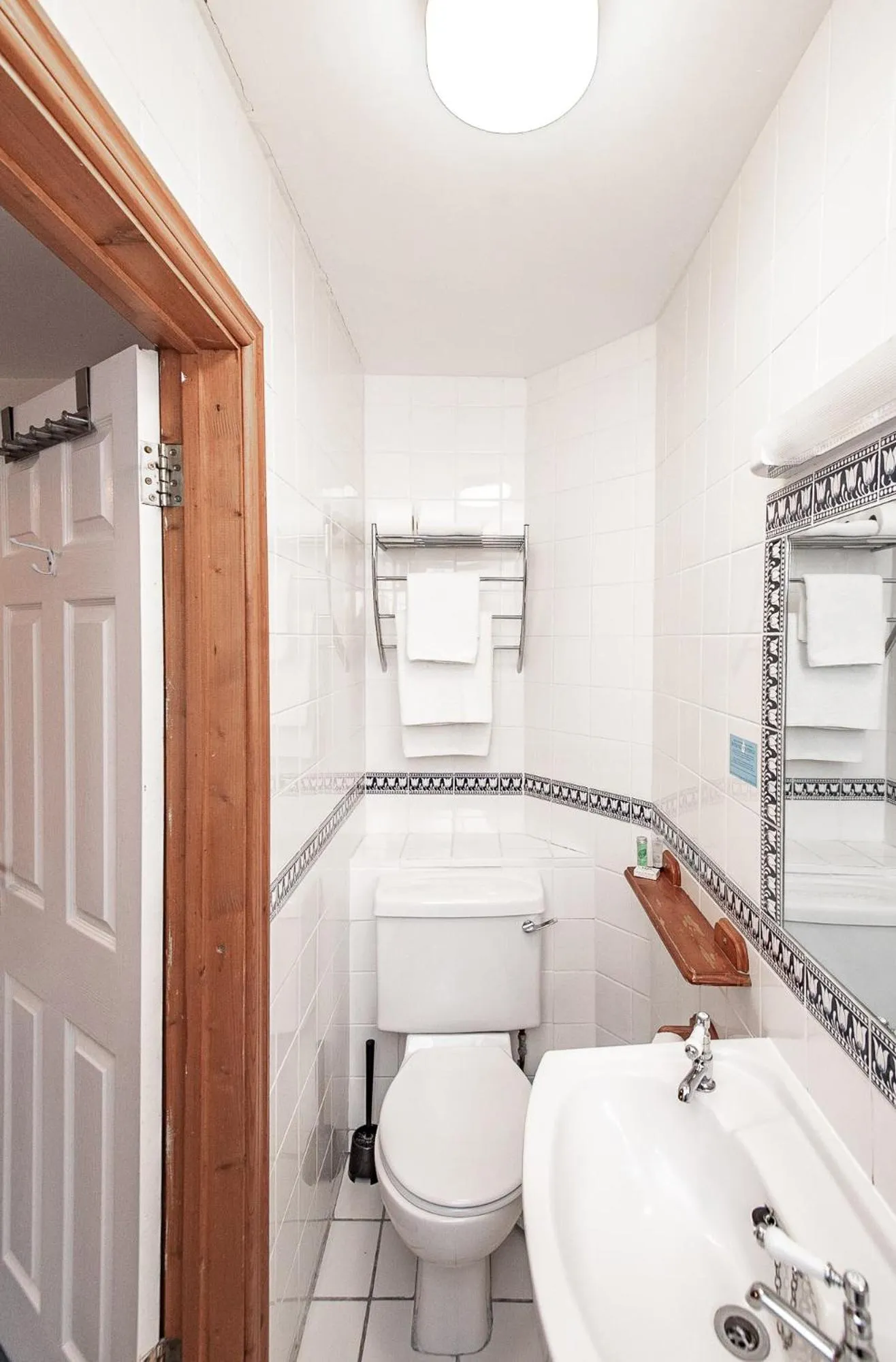 Toilet in Trivelles Waterhall Country Gatwick Hotel & airport parking