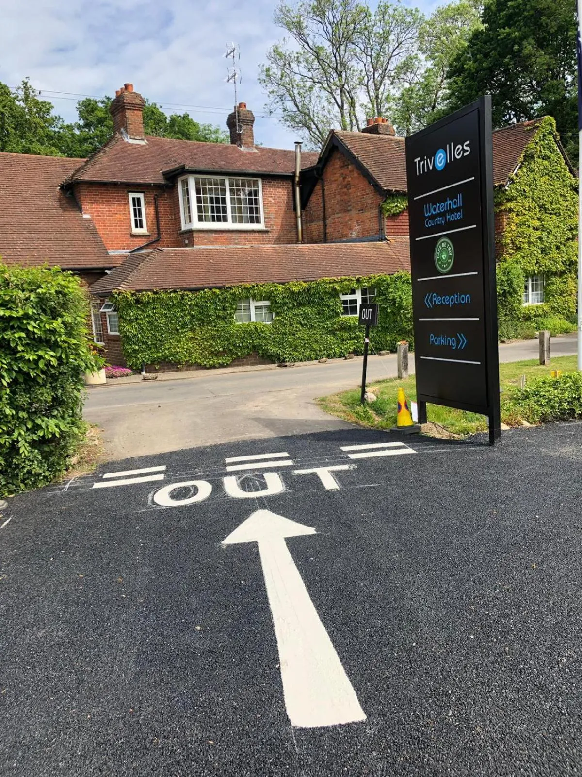 Street view in Trivelles Waterhall Country Gatwick Hotel & airport parking