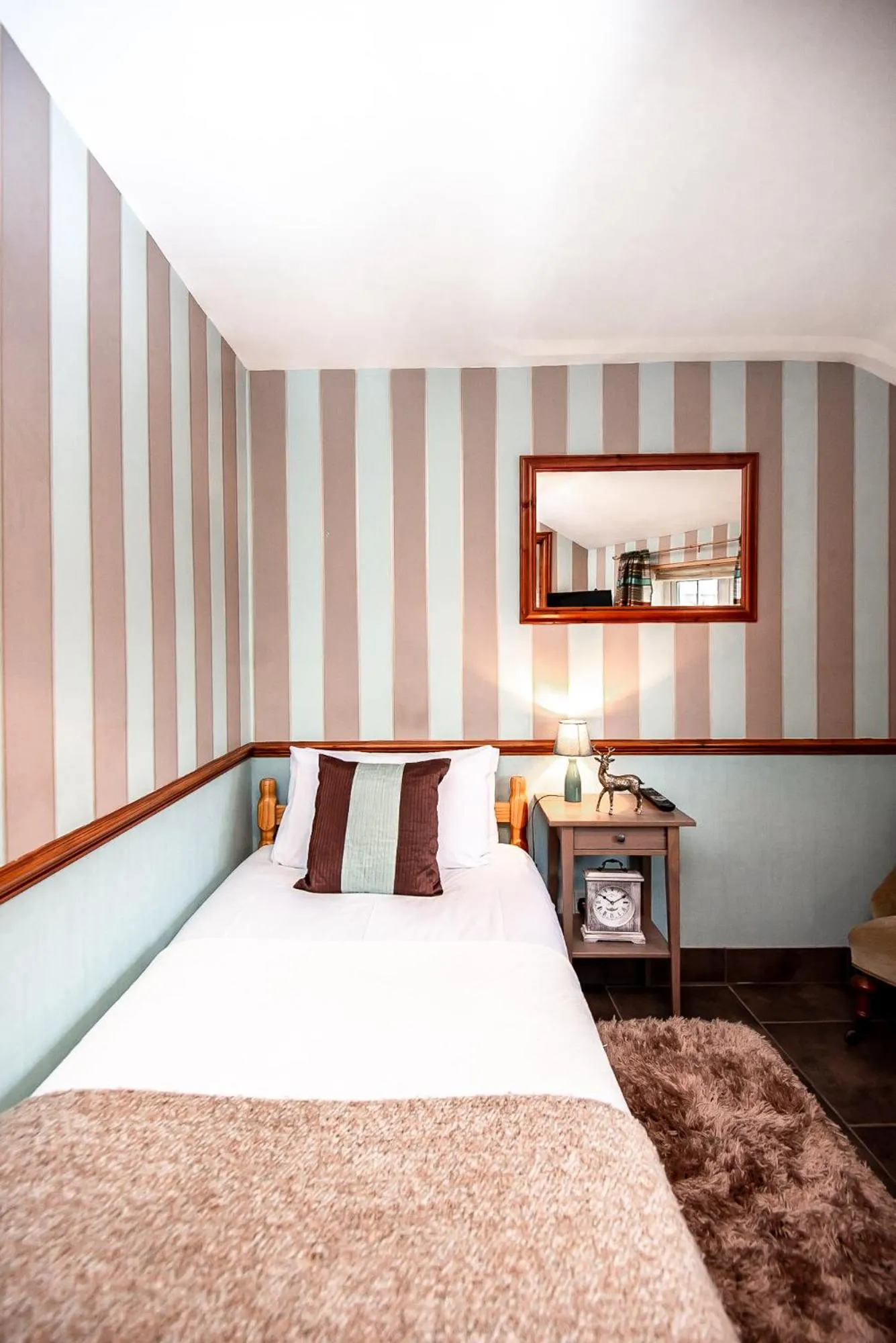 Bed in Trivelles Waterhall Country Gatwick Hotel & airport parking