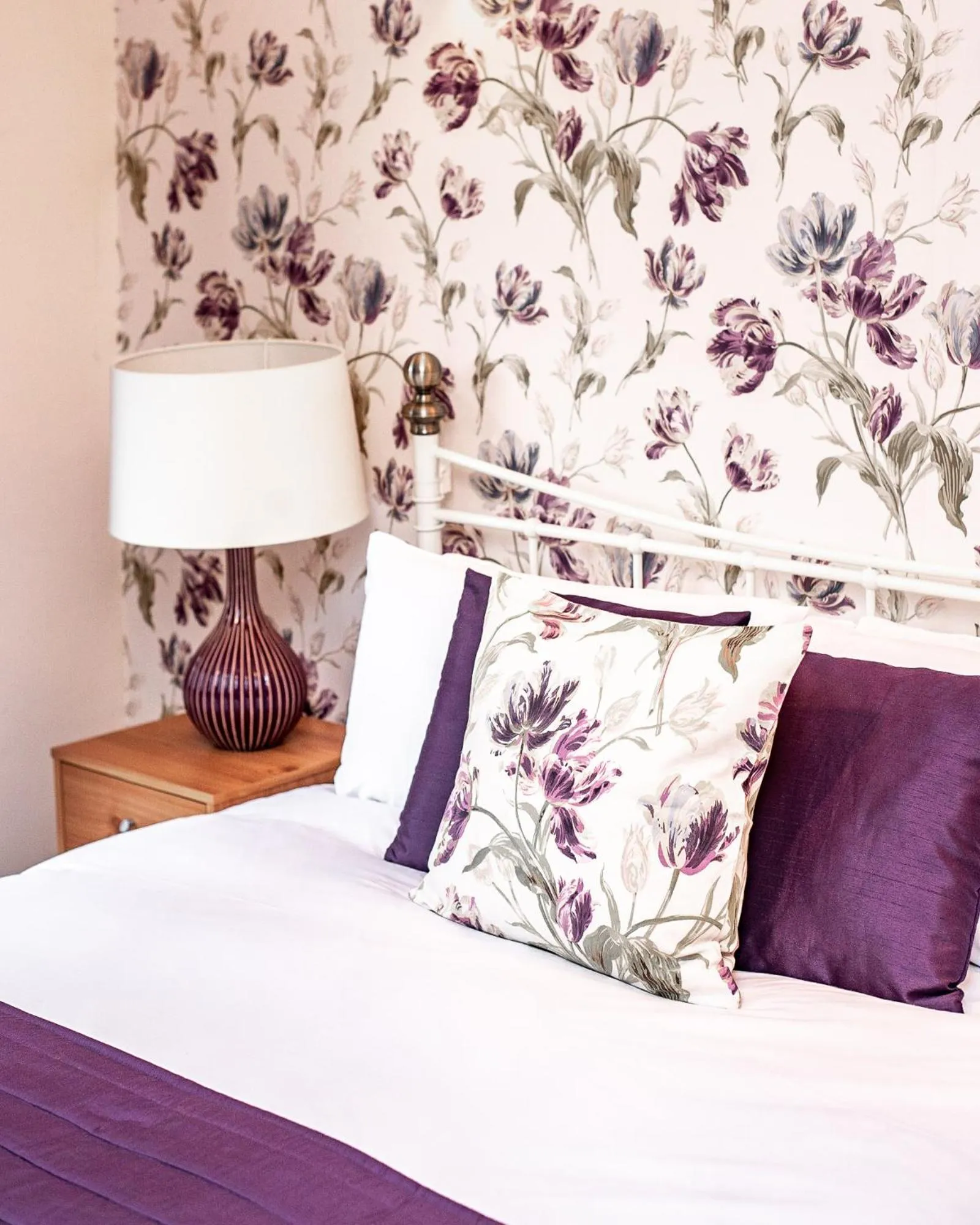 Bed in Trivelles Waterhall Country Gatwick Hotel & airport parking