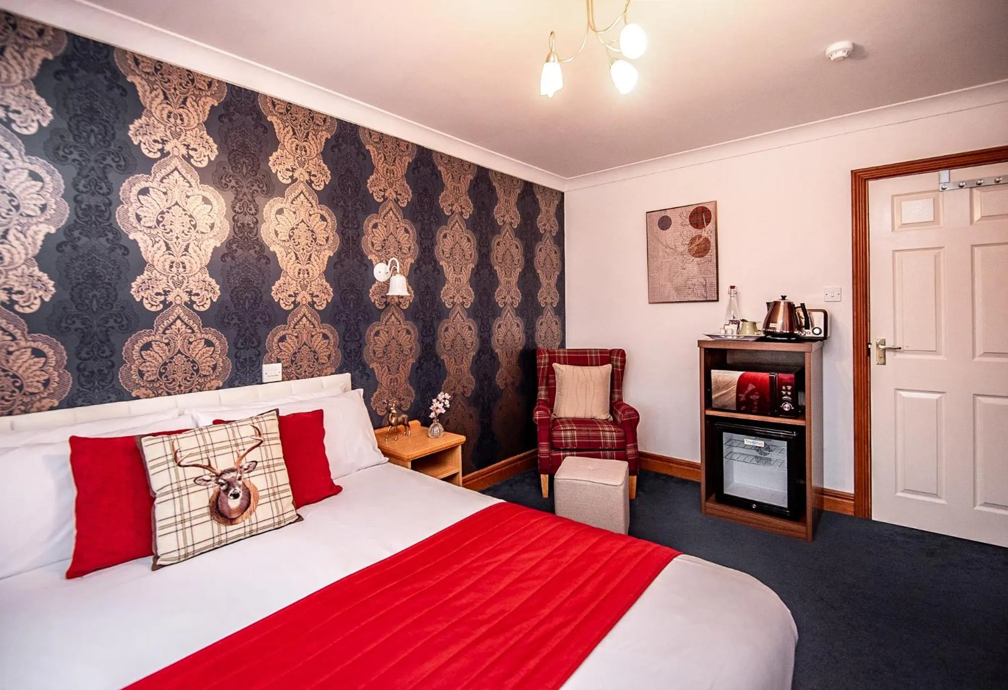 Photo of the whole room, Bed in Trivelles Waterhall Country Gatwick Hotel & airport parking
