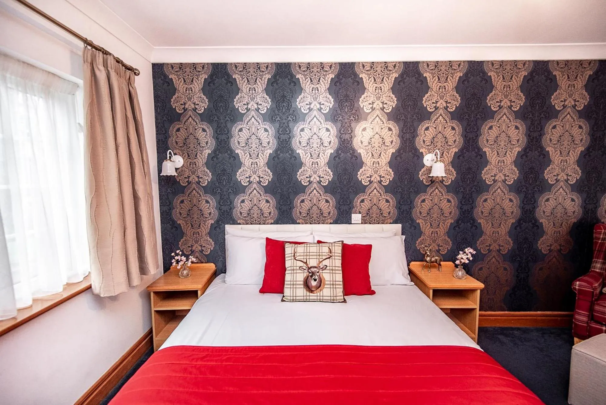 Bedroom, Bed in Trivelles Waterhall Country Gatwick Hotel & airport parking