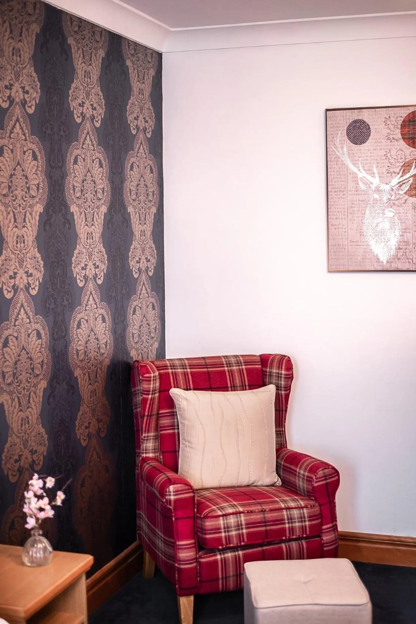 Seating area in Trivelles Waterhall Country Gatwick Hotel & airport parking