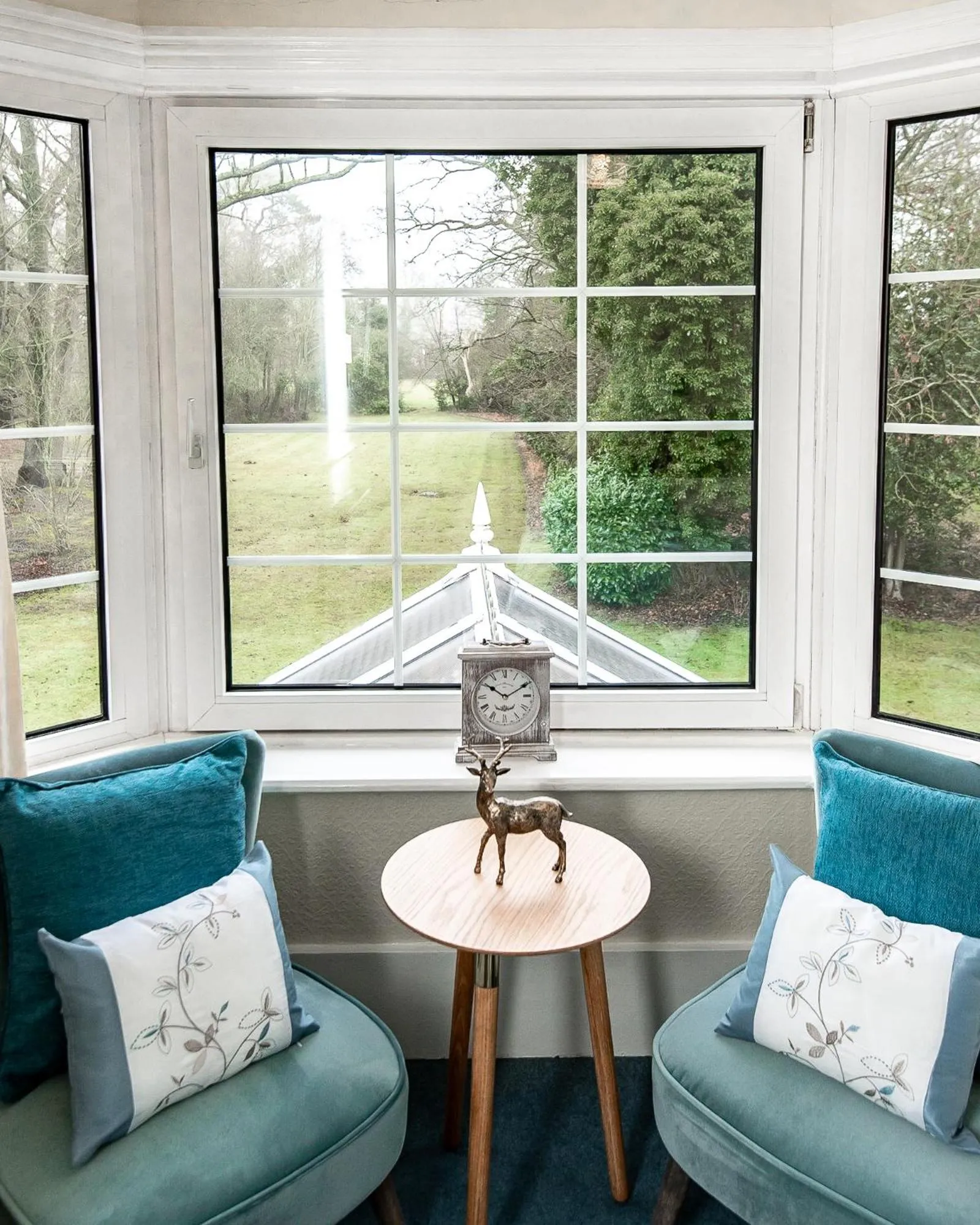 Seating area in Trivelles Waterhall Country Gatwick Hotel & airport parking