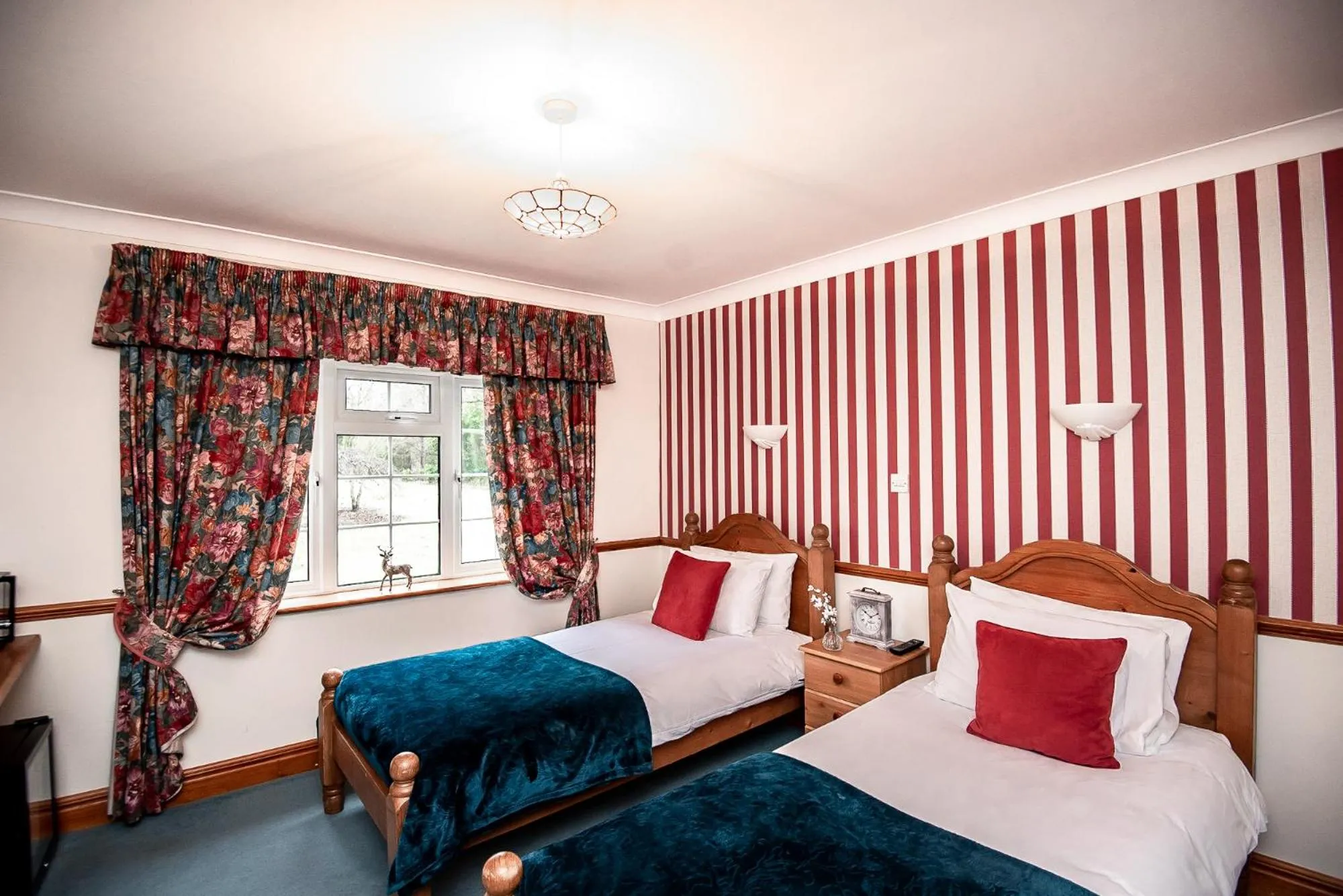 Bed in Trivelles Waterhall Country Gatwick Hotel & airport parking