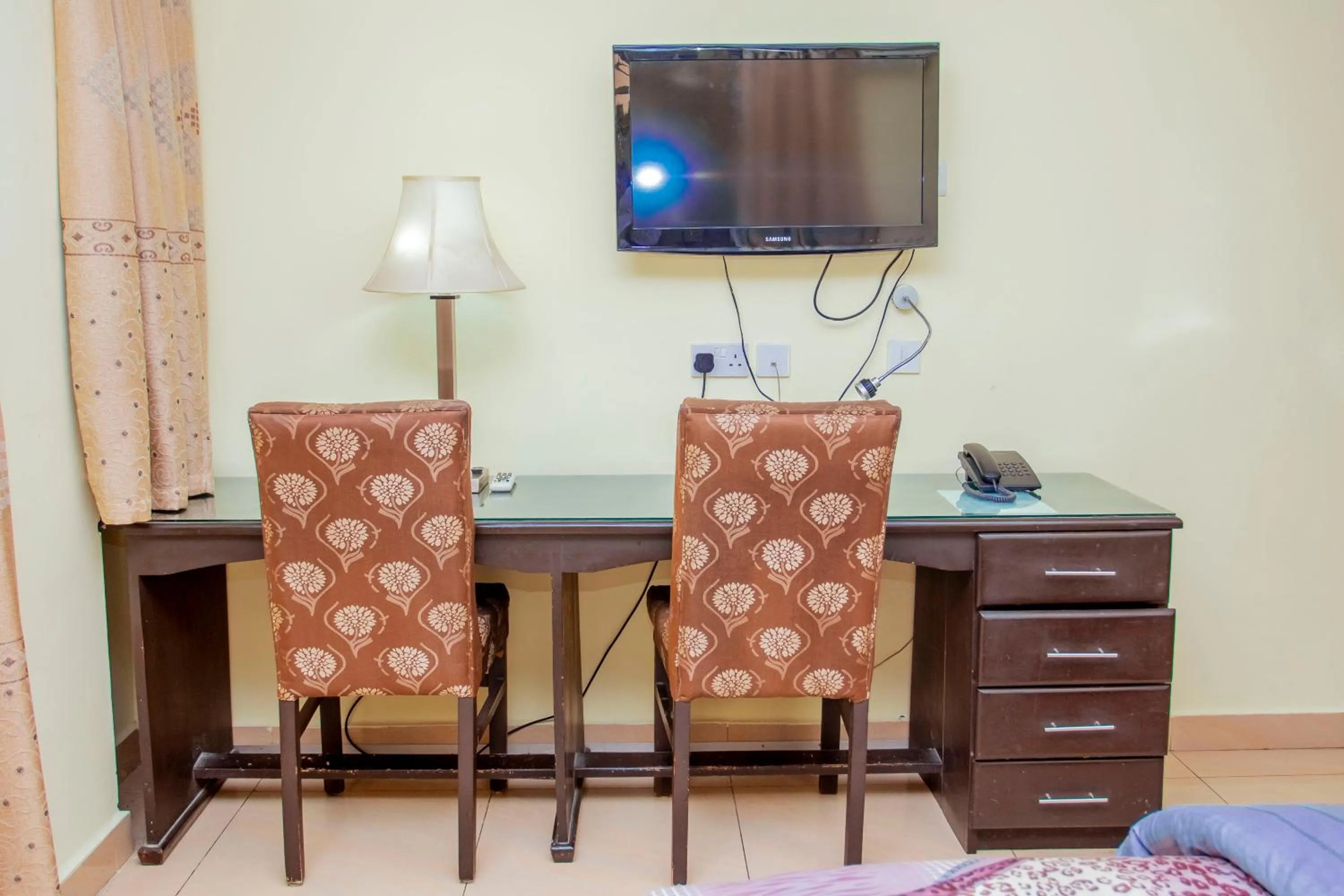 TV and multimedia in Sleep Inn Hotel - Kariakoo