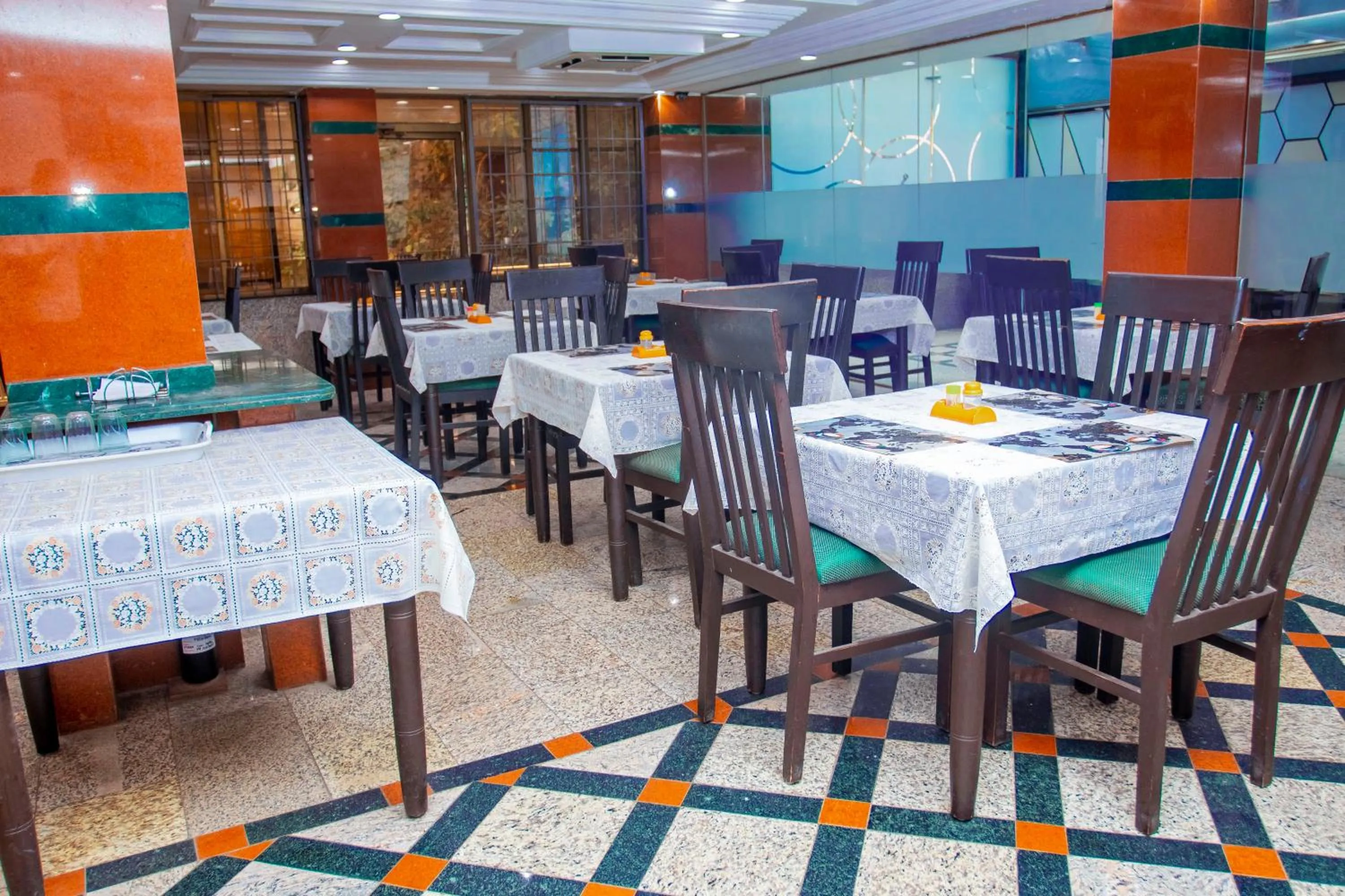 Restaurant/places to eat in Sleep Inn Hotel - Kariakoo