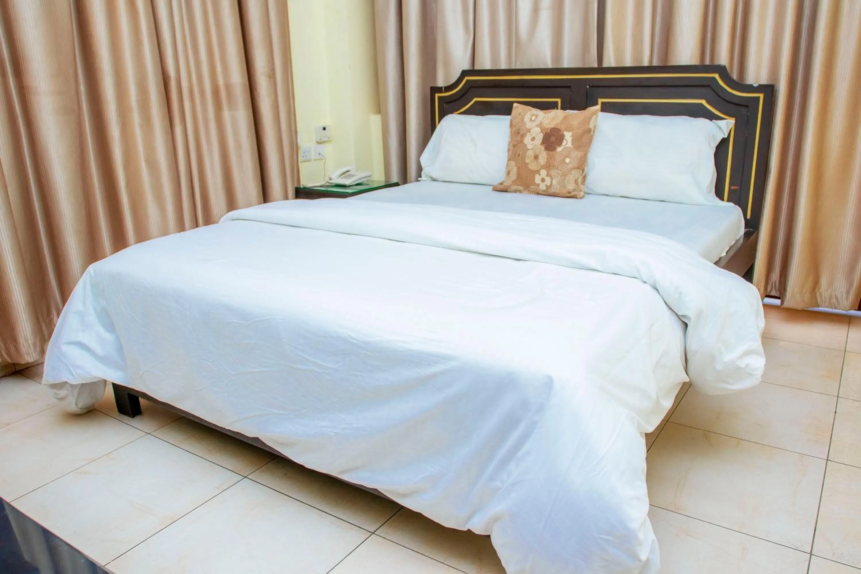 Bed in Sleep Inn Hotel - Kariakoo