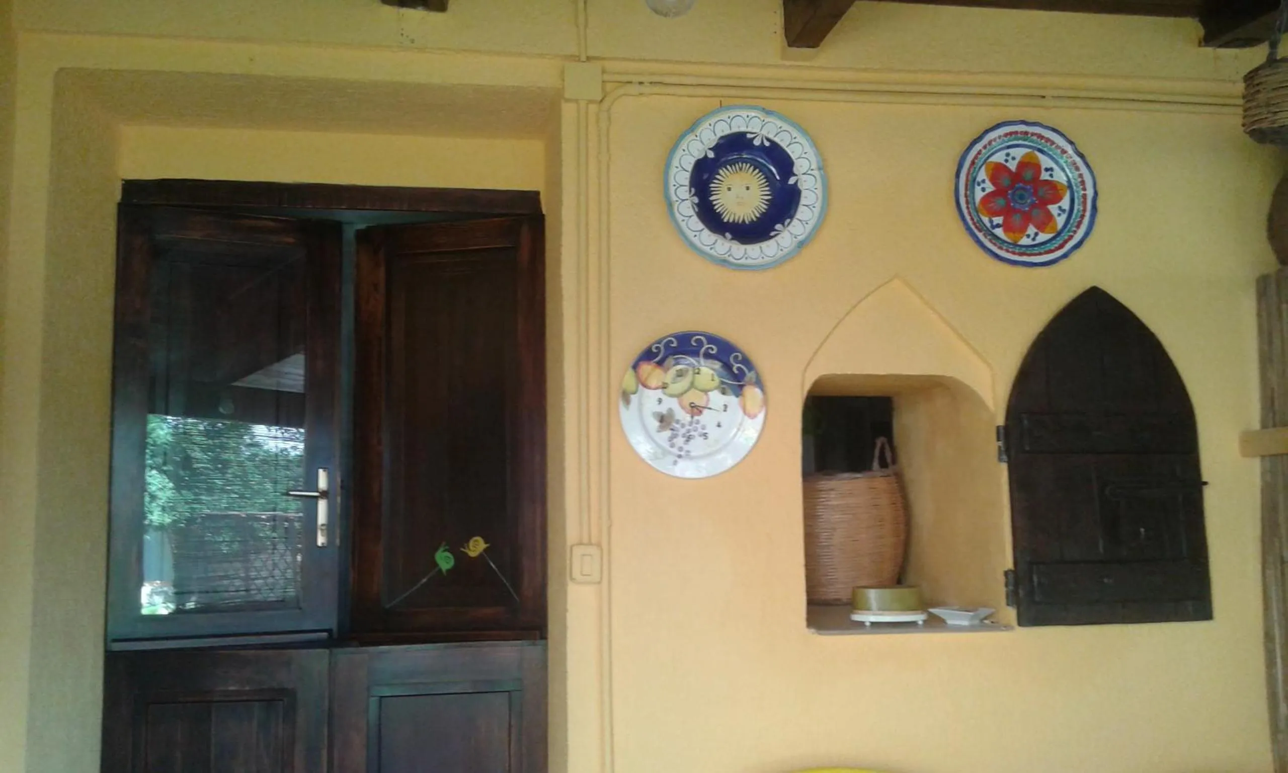 Decorative detail in casa di campagna dal pozzo