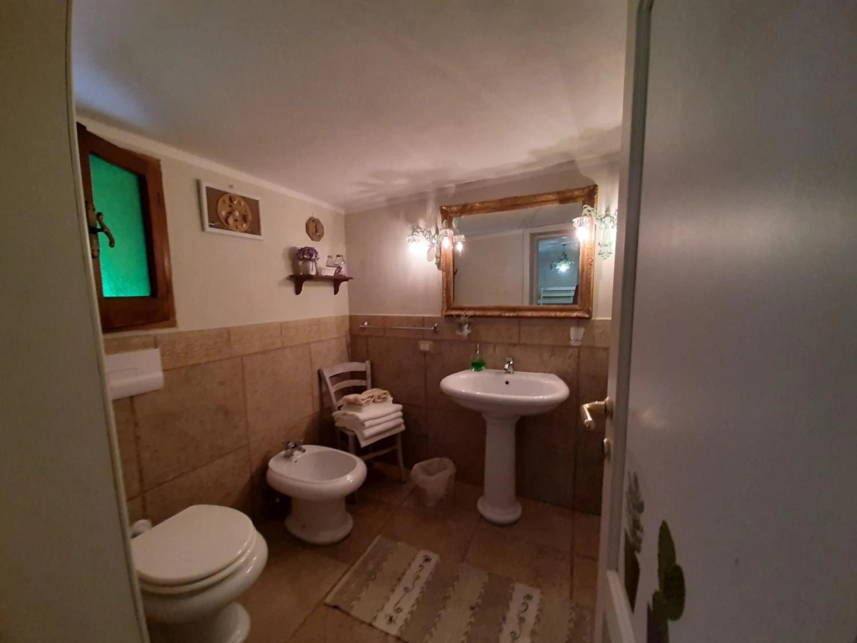 Bathroom in casa di campagna dal pozzo