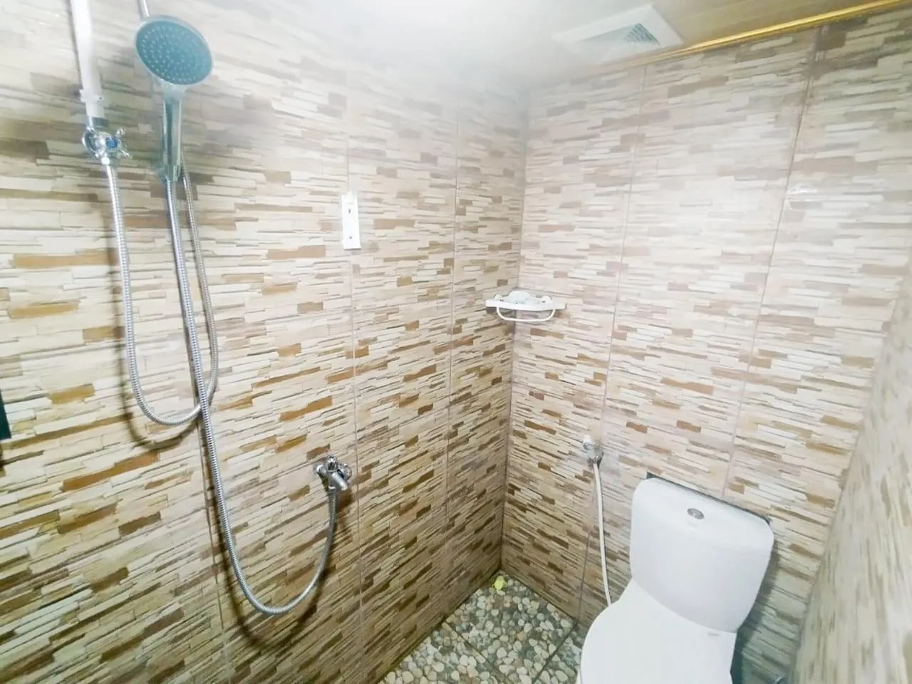 Shower in The Lavana Villa LDR Bandar Lampung