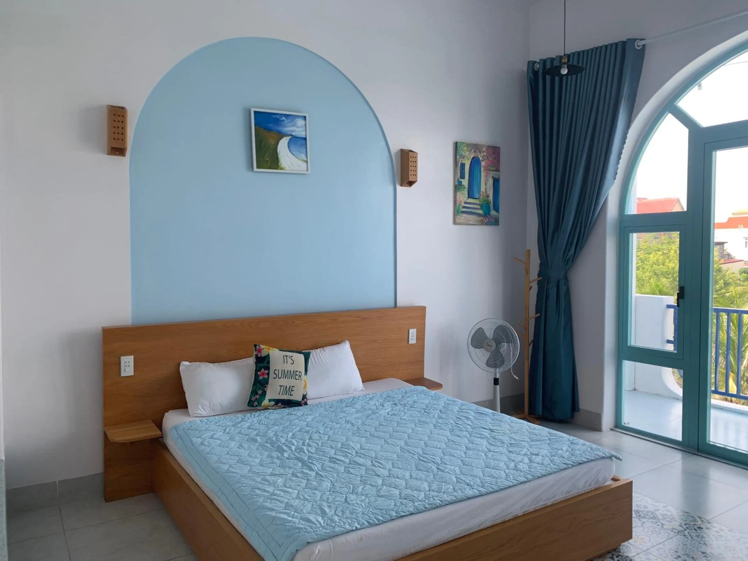 Bed in Santorini Villa Cam Ranh