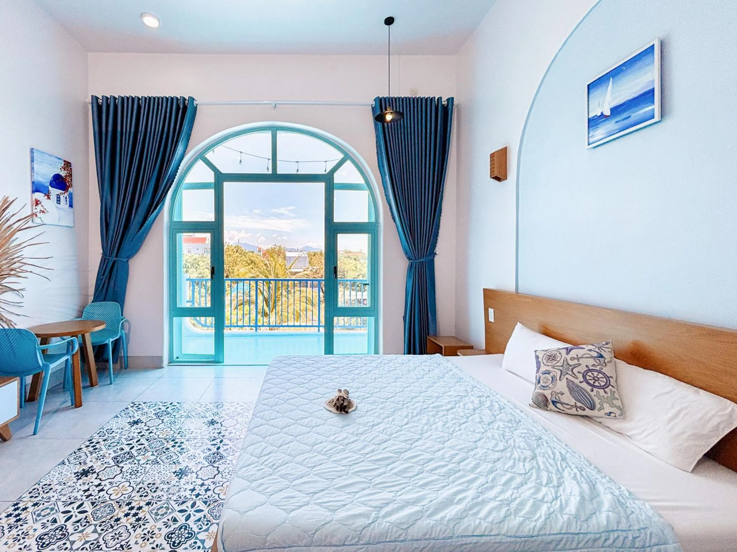 Bed in Santorini Villa Cam Ranh