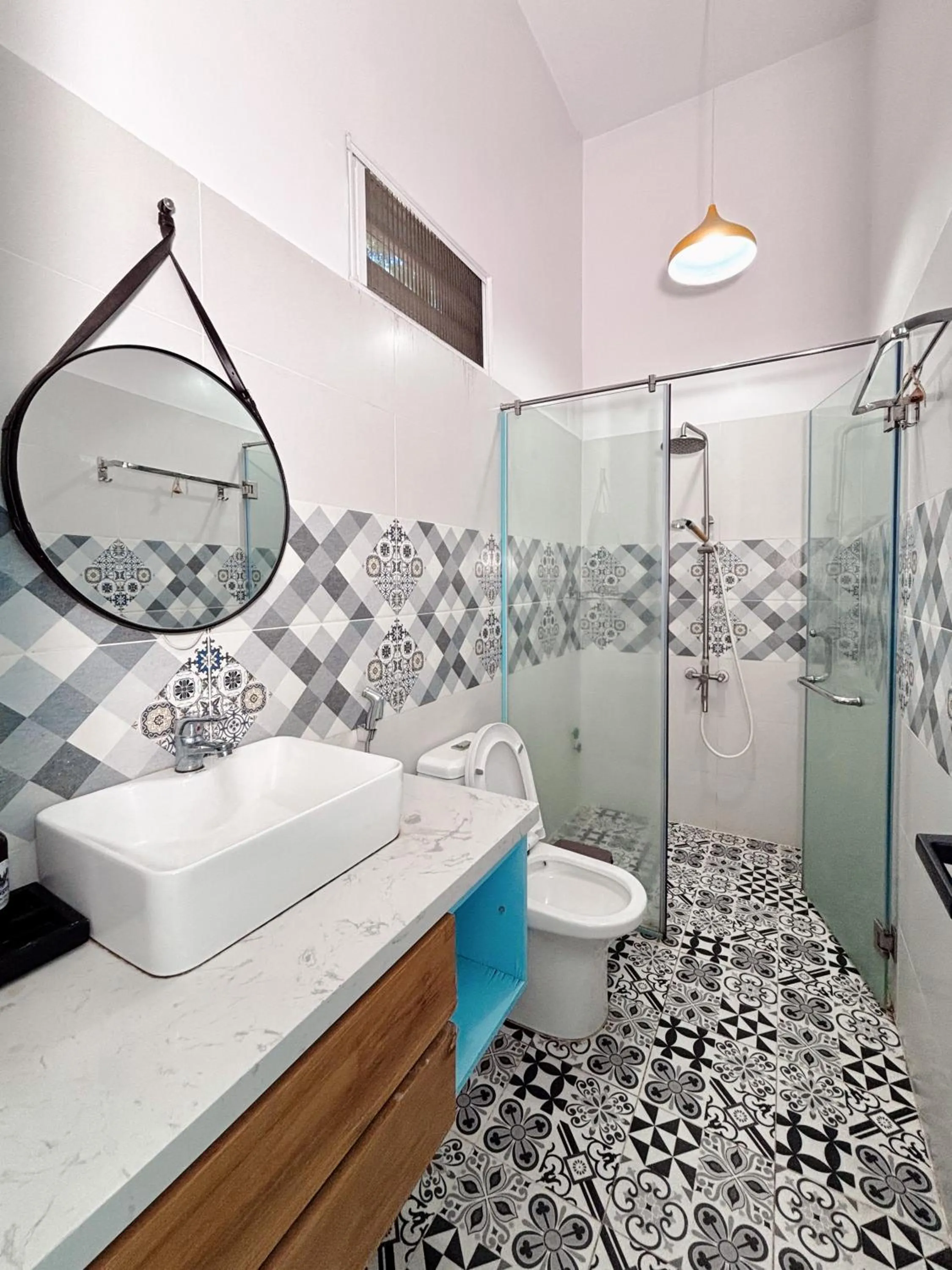 Toilet in Santorini Villa Cam Ranh