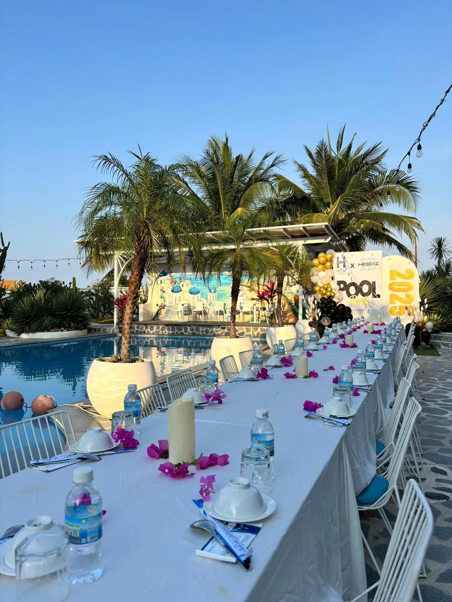 BBQ facilities in Santorini Villa Cam Ranh