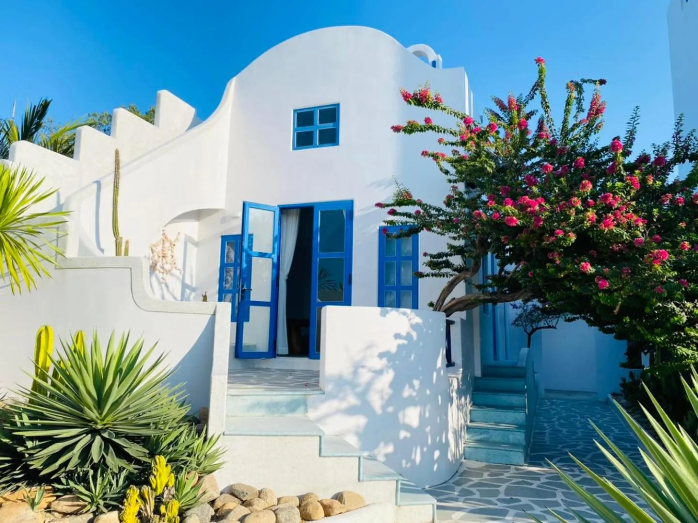 Day in Santorini Villa Cam Ranh