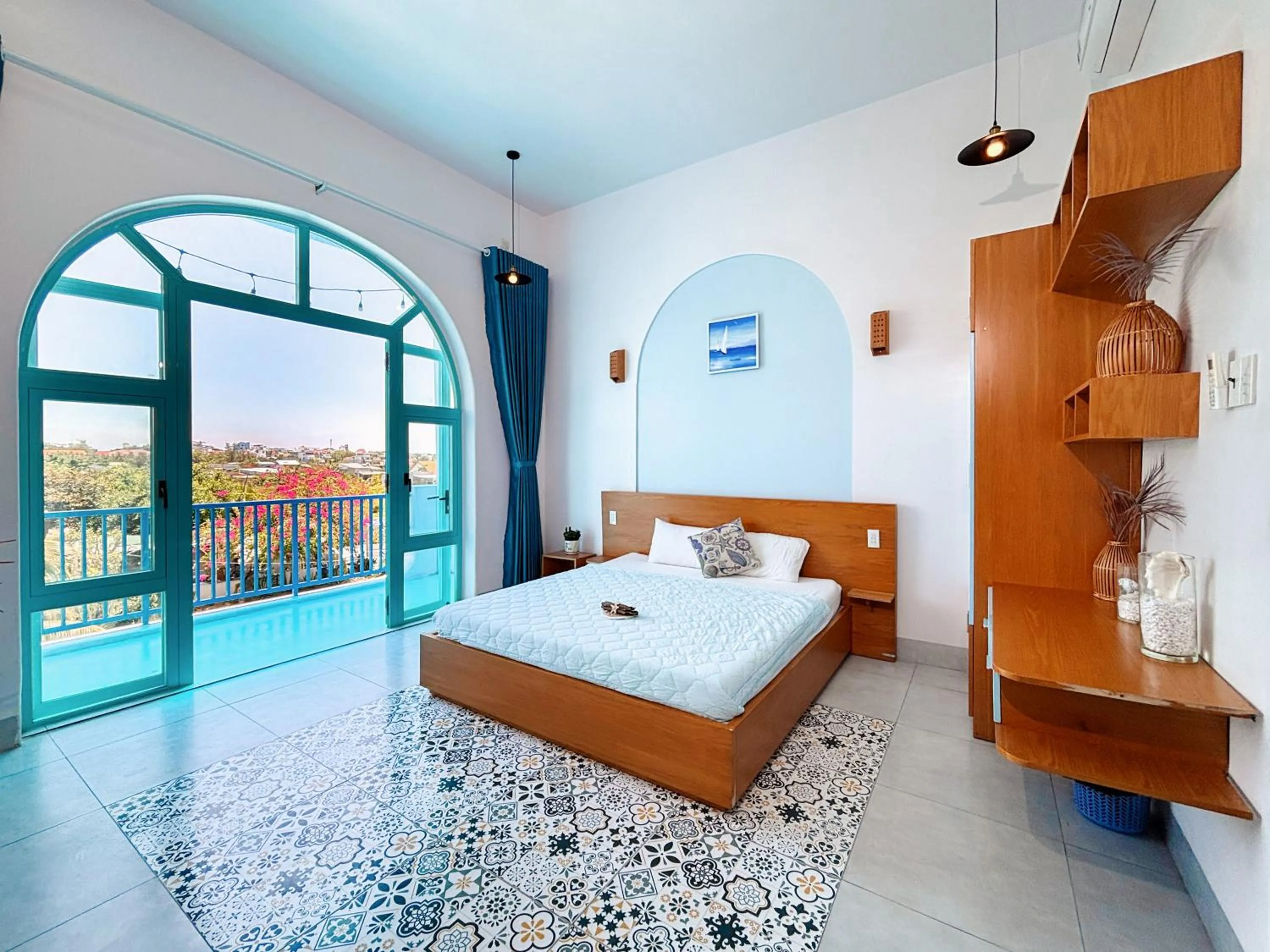 Bed in Santorini Villa Cam Ranh